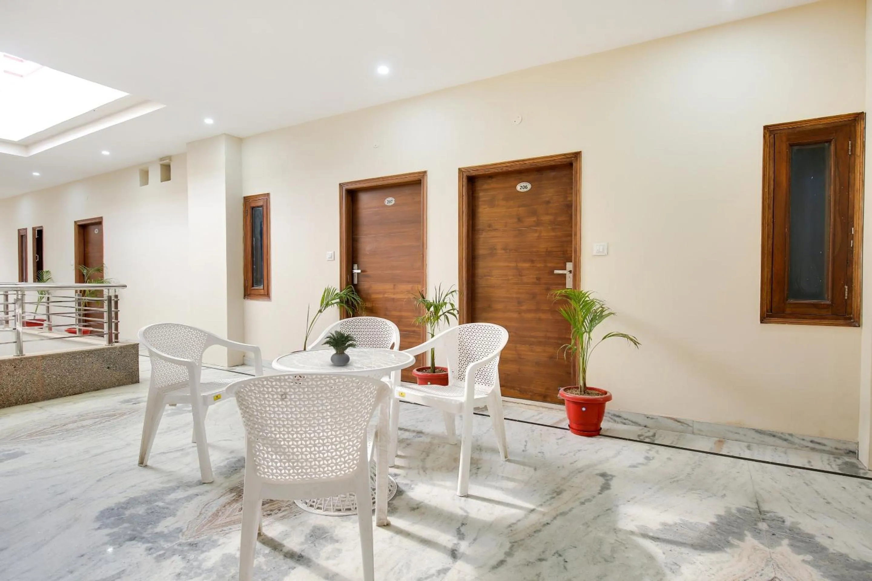 Lobby or reception in Collection O Hotel RR Eleven