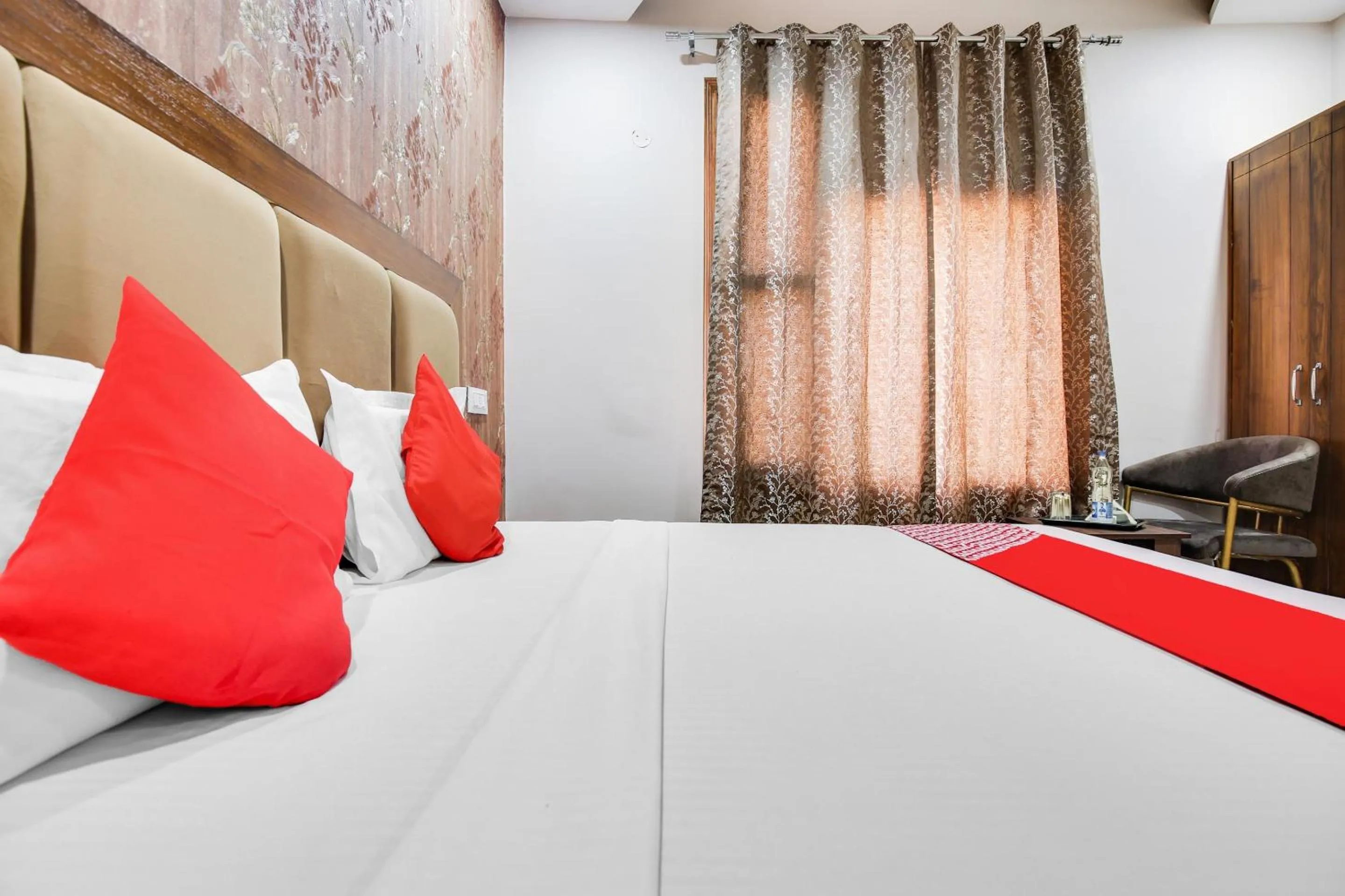 Collection O Hotel RR Eleven