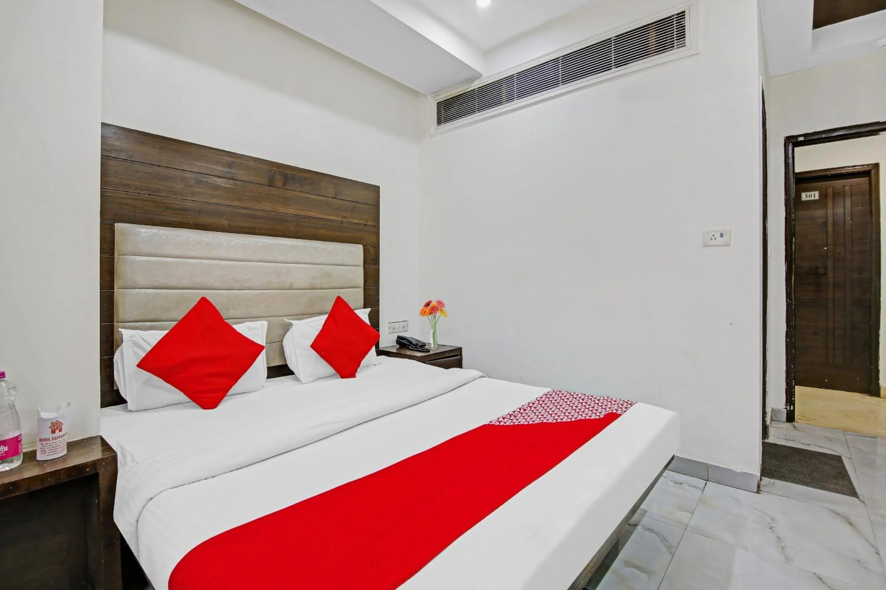 Bedroom in Hotel O Saffron Inn