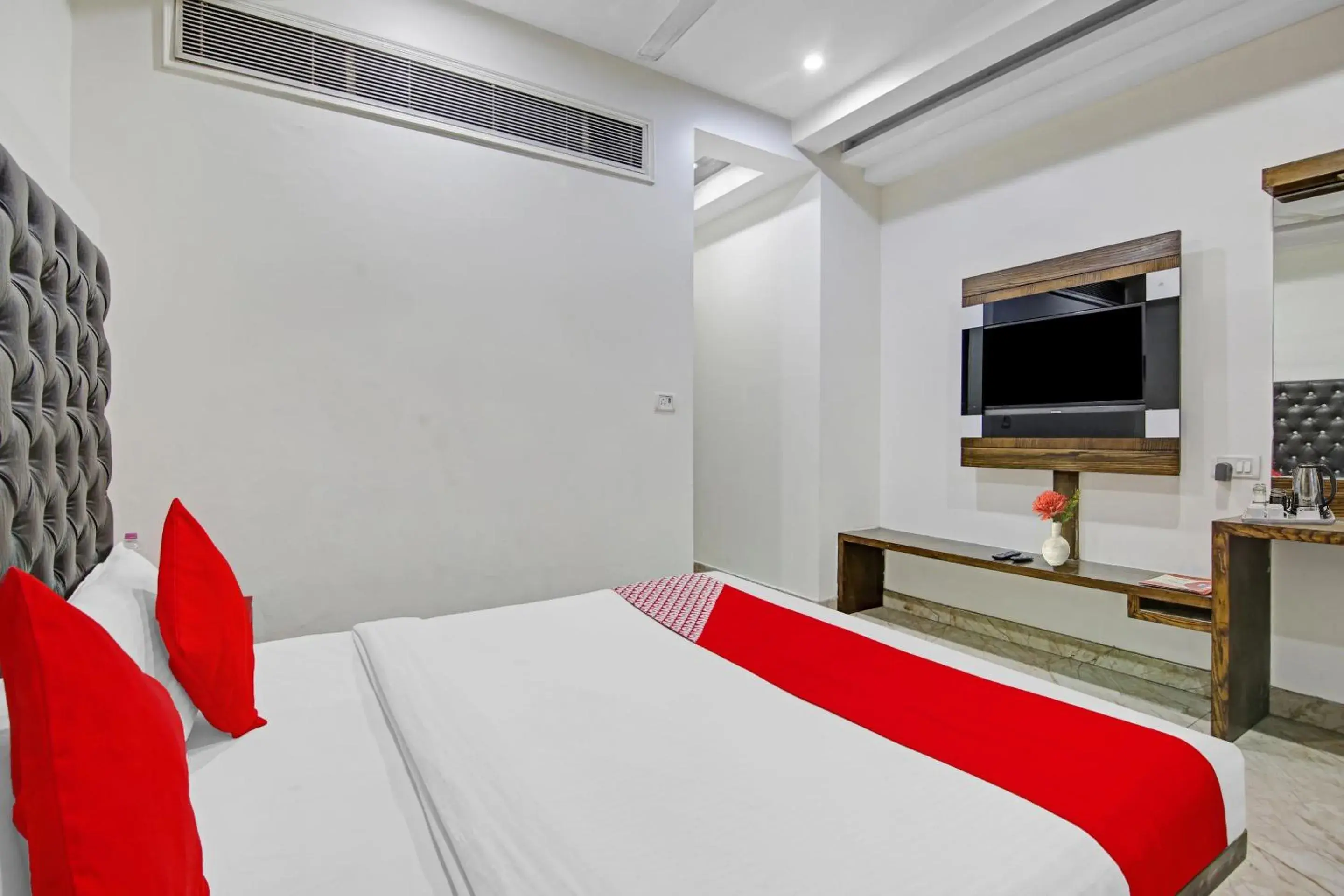 Classic Triple Room - single occupancy in Hotel O Saffron Inn Classic Triple Room - single occupancy in Hotel O Saffron Inn