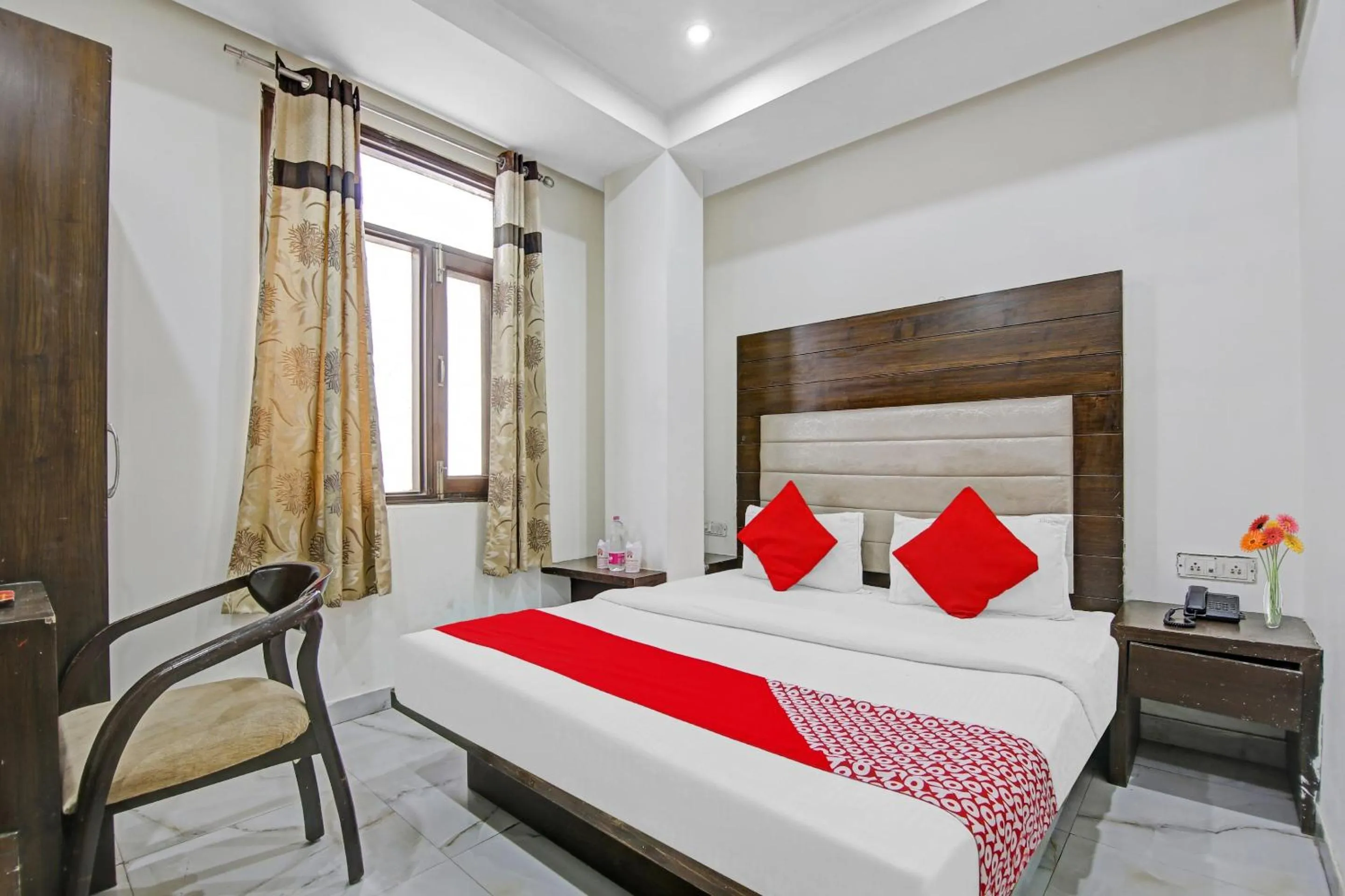 Bedroom in Hotel O Saffron Inn