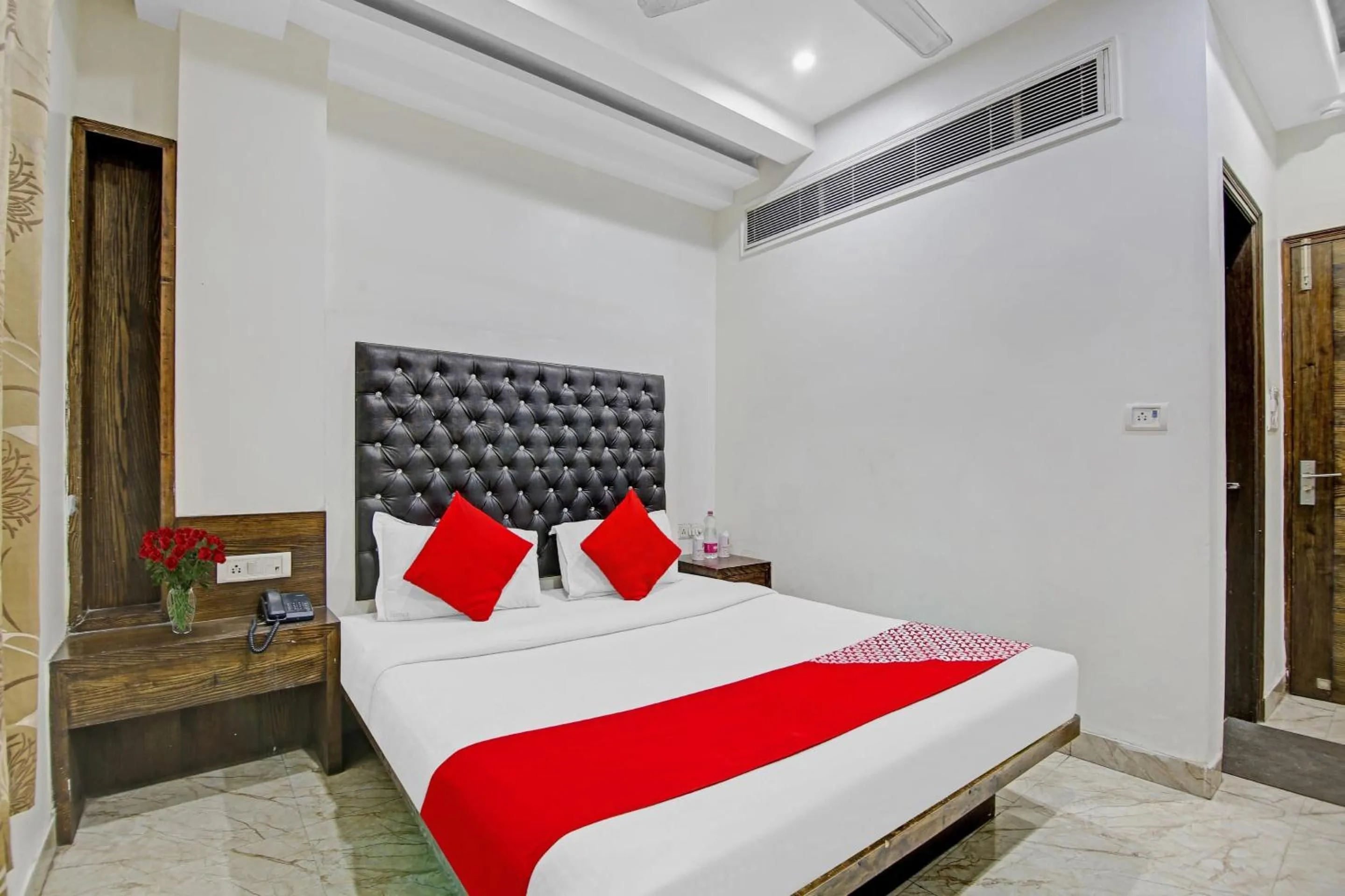 Bedroom in Hotel O Saffron Inn