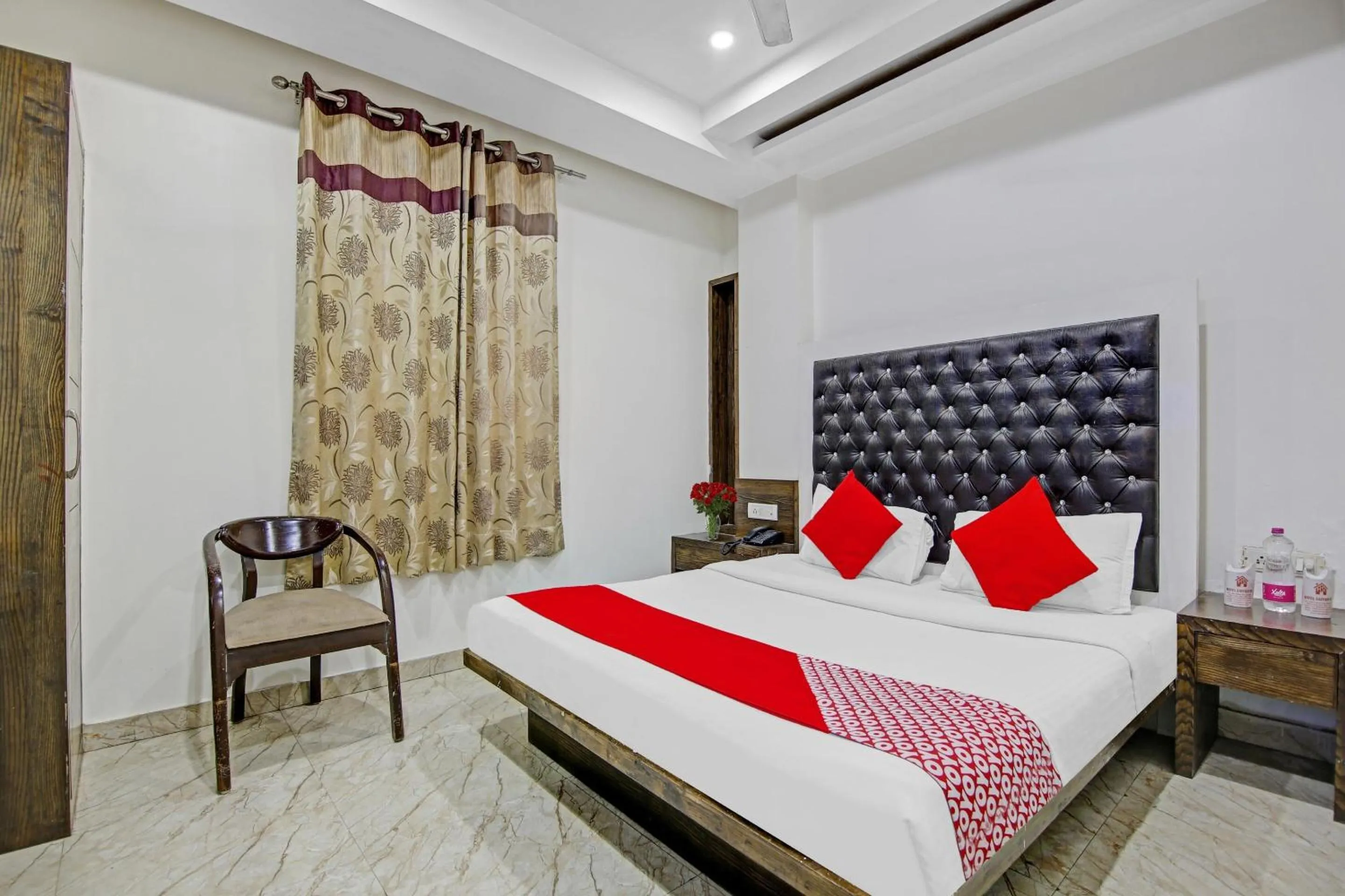 Bedroom in Hotel O Saffron Inn