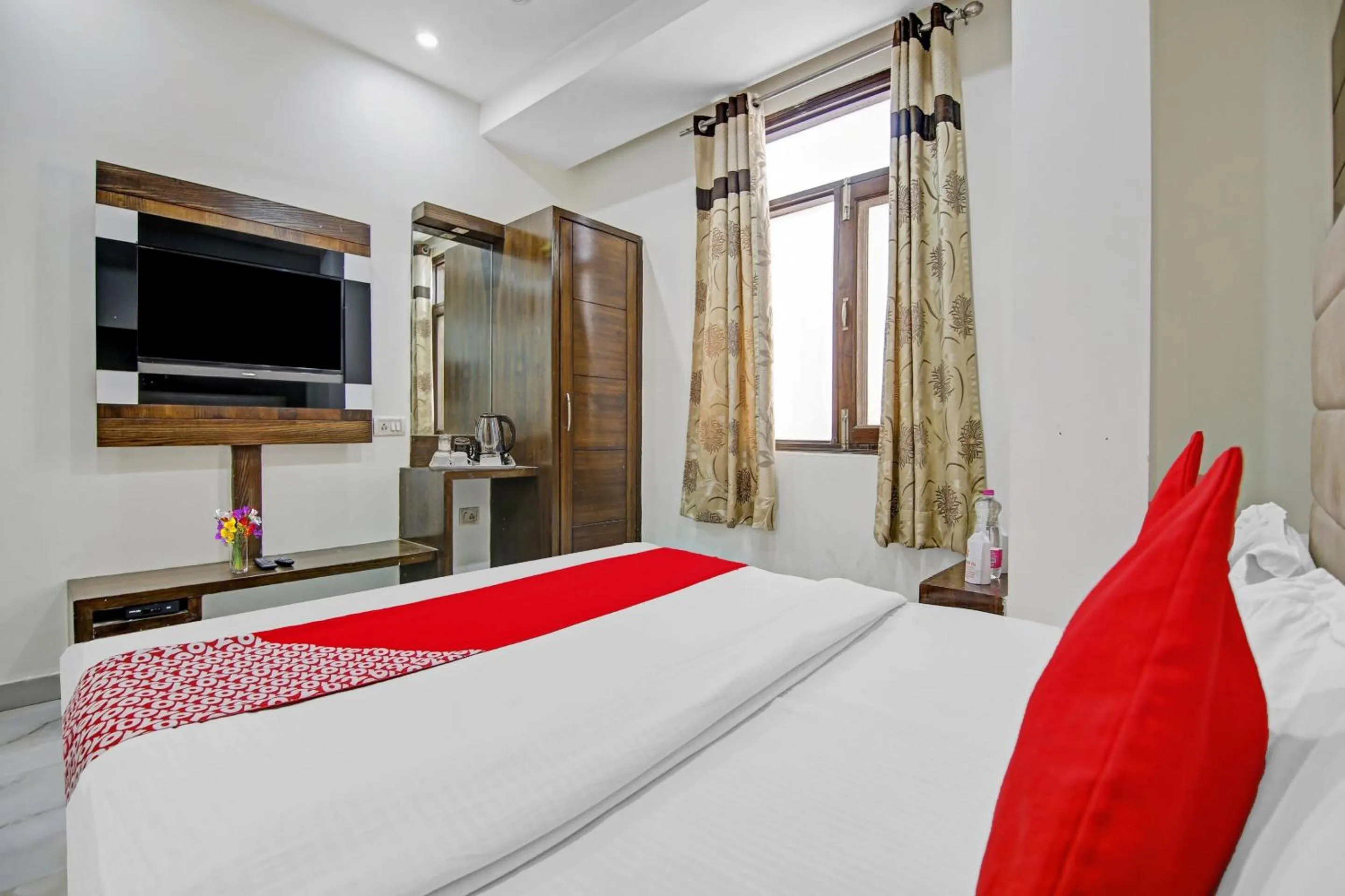 Bedroom in Hotel O Saffron Inn