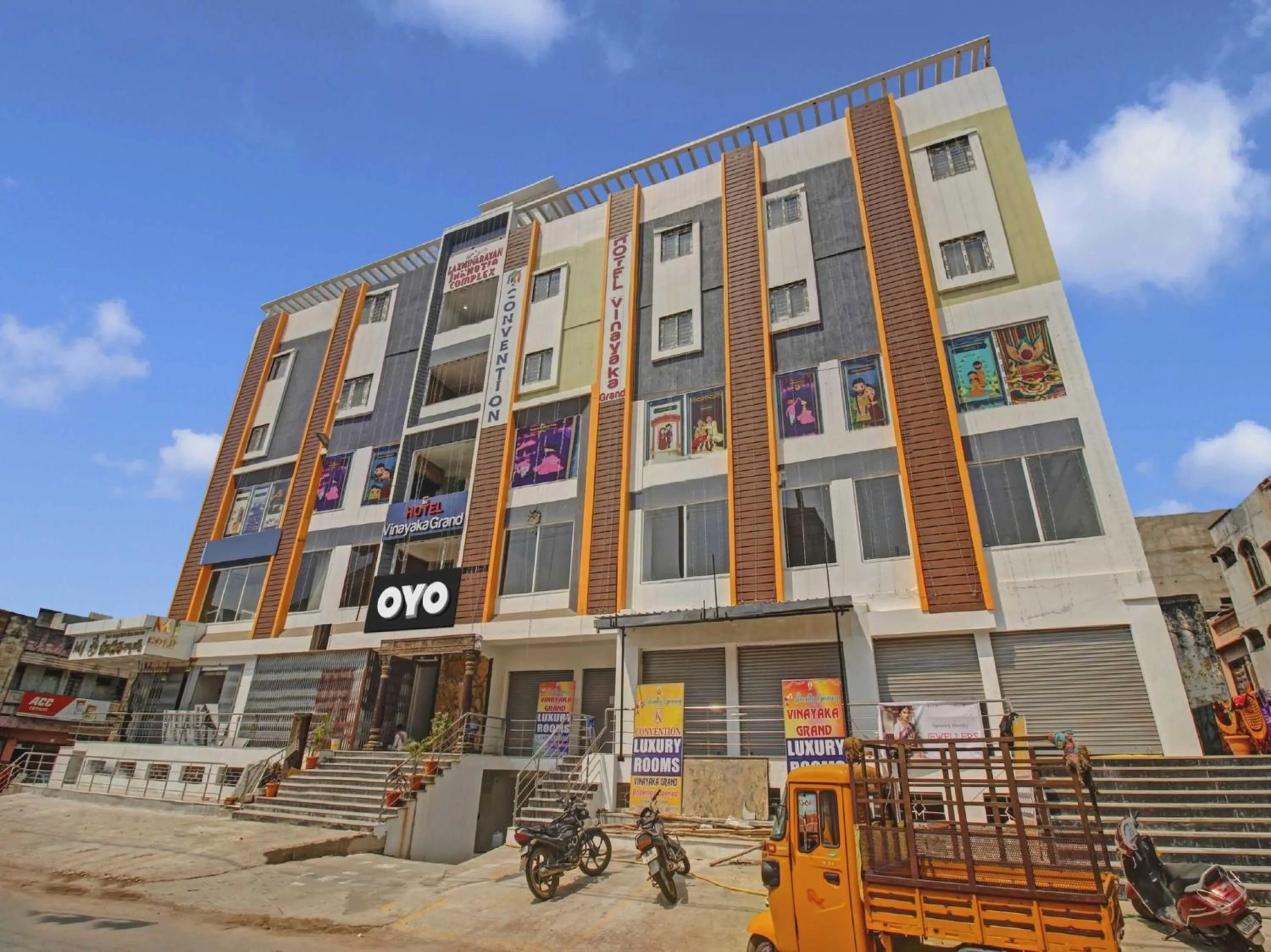 Facade/entrance in Collection O Vinayaka Luxury Stays