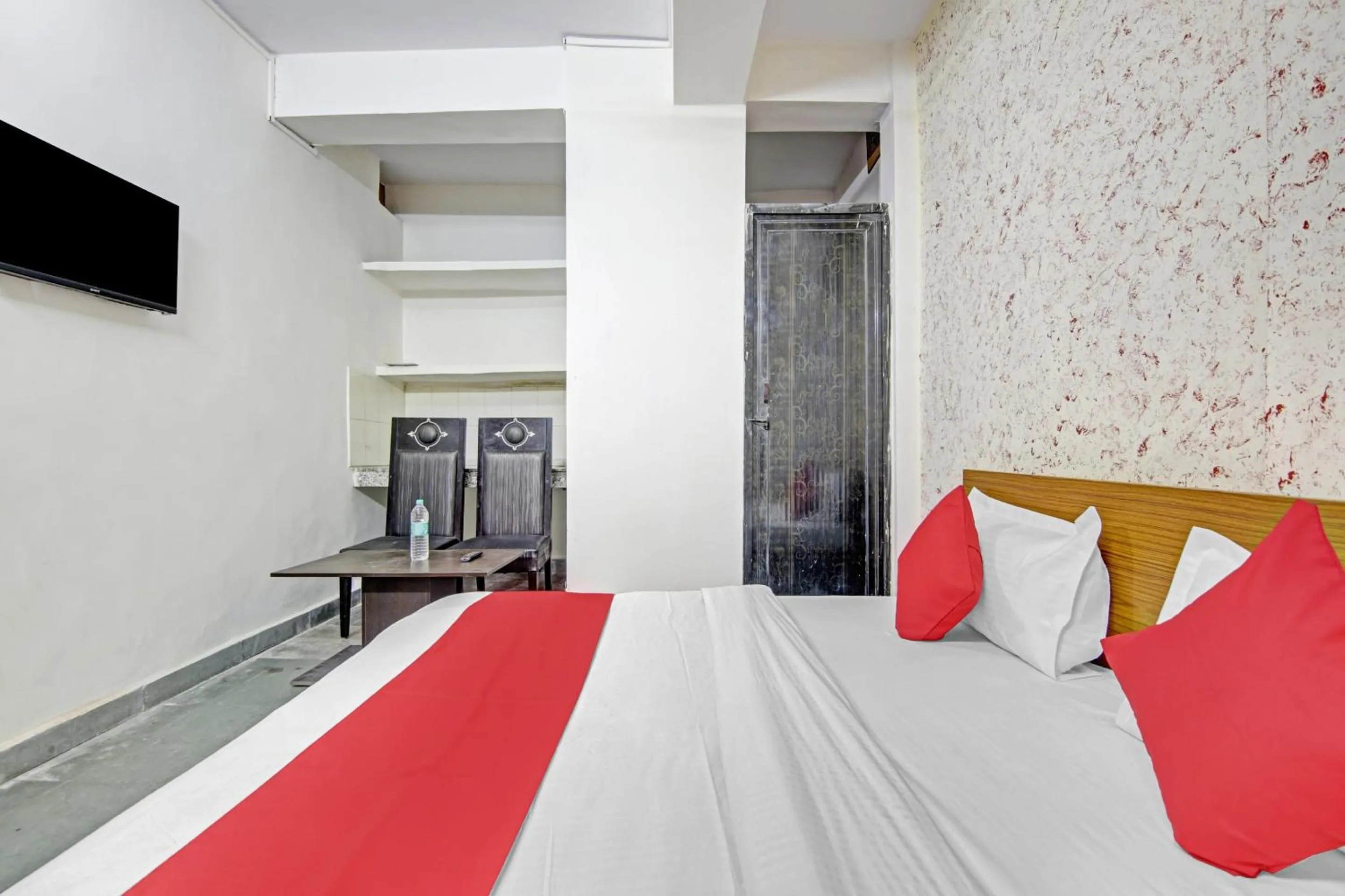 Bedroom, Bed in Hotel O Royal