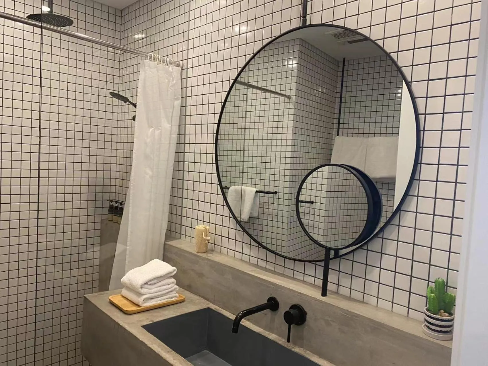 Bathroom in base-PUSAN Serviced Apartment - In room Washing Machine with Dryer function & Kitchen & Free 24hrs Coffee & Close to Shanghai New International Expo Centre, Lujiazui & Subway nearby & English speaking & High speed free WiFi