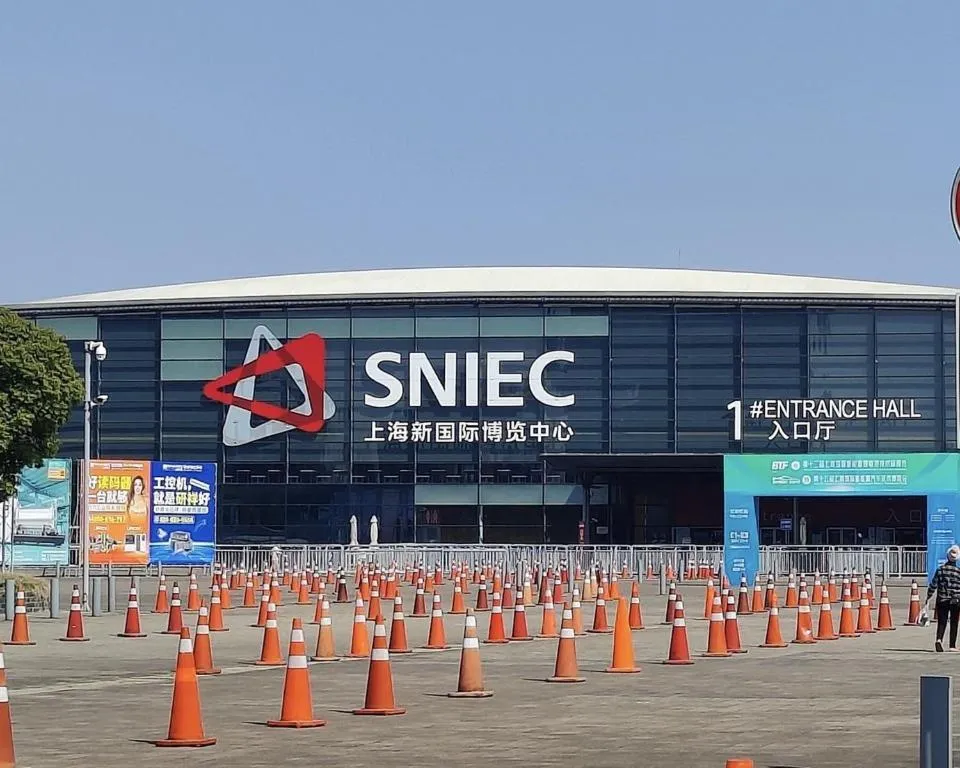 base-PUSAN Serviced Apartment - In room Washing Machine with Dryer function & Kitchen & Free 24hrs Coffee & Close to Shanghai New International Expo Centre, Lujiazui & Subway nearby & English speaking & High speed free WiFi