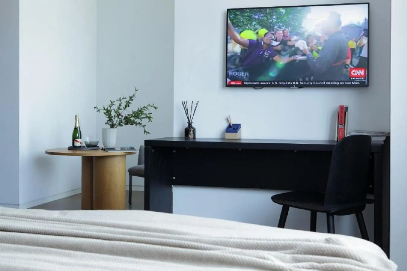 TV and multimedia, Bed in base-PUSAN Serviced Apartment - In room Washing Machine with Dryer function & Kitchen & Free 24hrs Coffee & Close to Shanghai New International Expo Centre, Lujiazui & Subway nearby & English speaking & High speed free WiFi