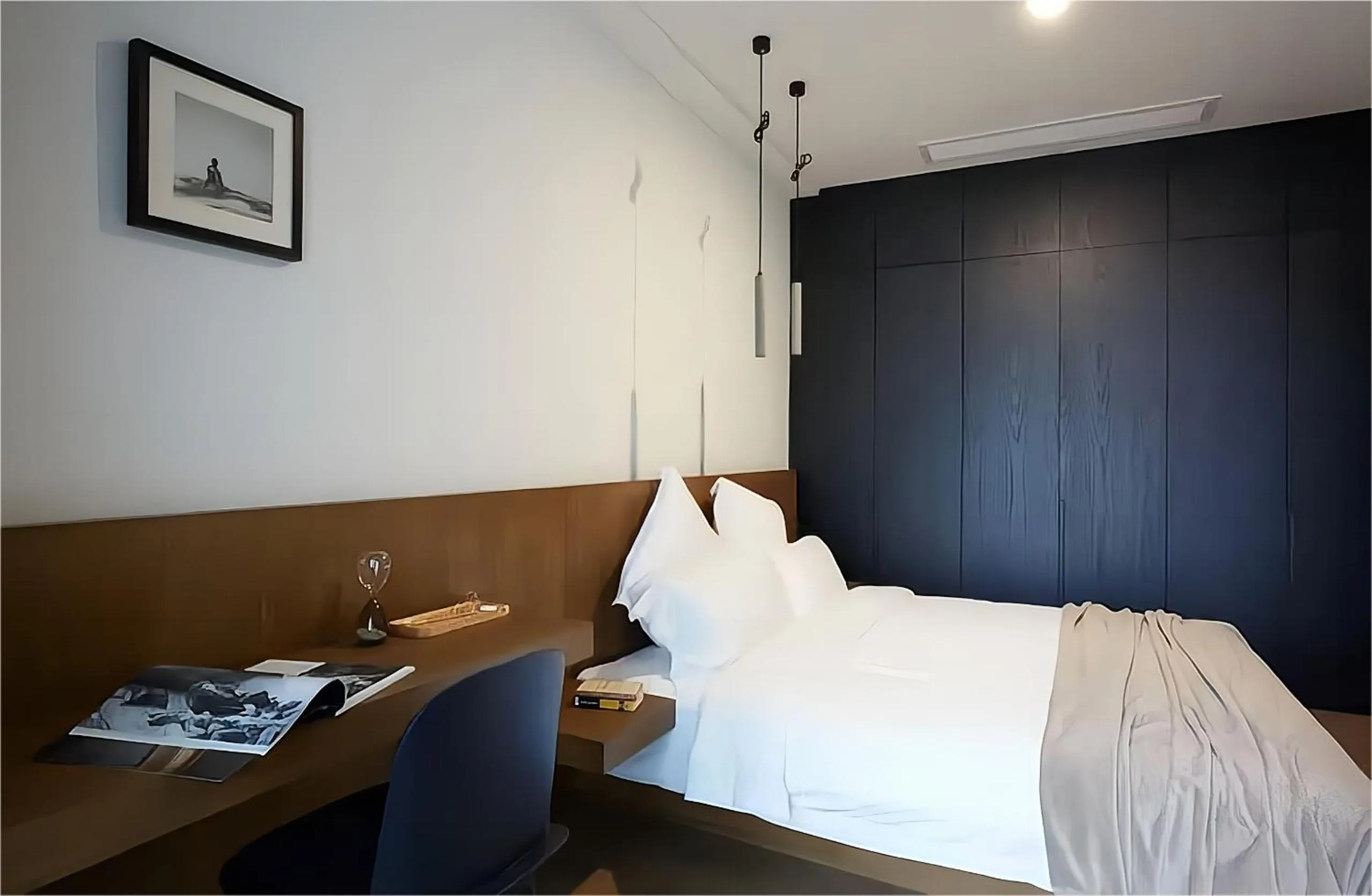 Bedroom, Bed in base-PUSAN Serviced Apartment - In room Washing Machine with Dryer function & Kitchen & Free 24hrs Coffee & Close to Shanghai New International Expo Centre, Lujiazui & Subway nearby & English speaking & High speed free WiFi