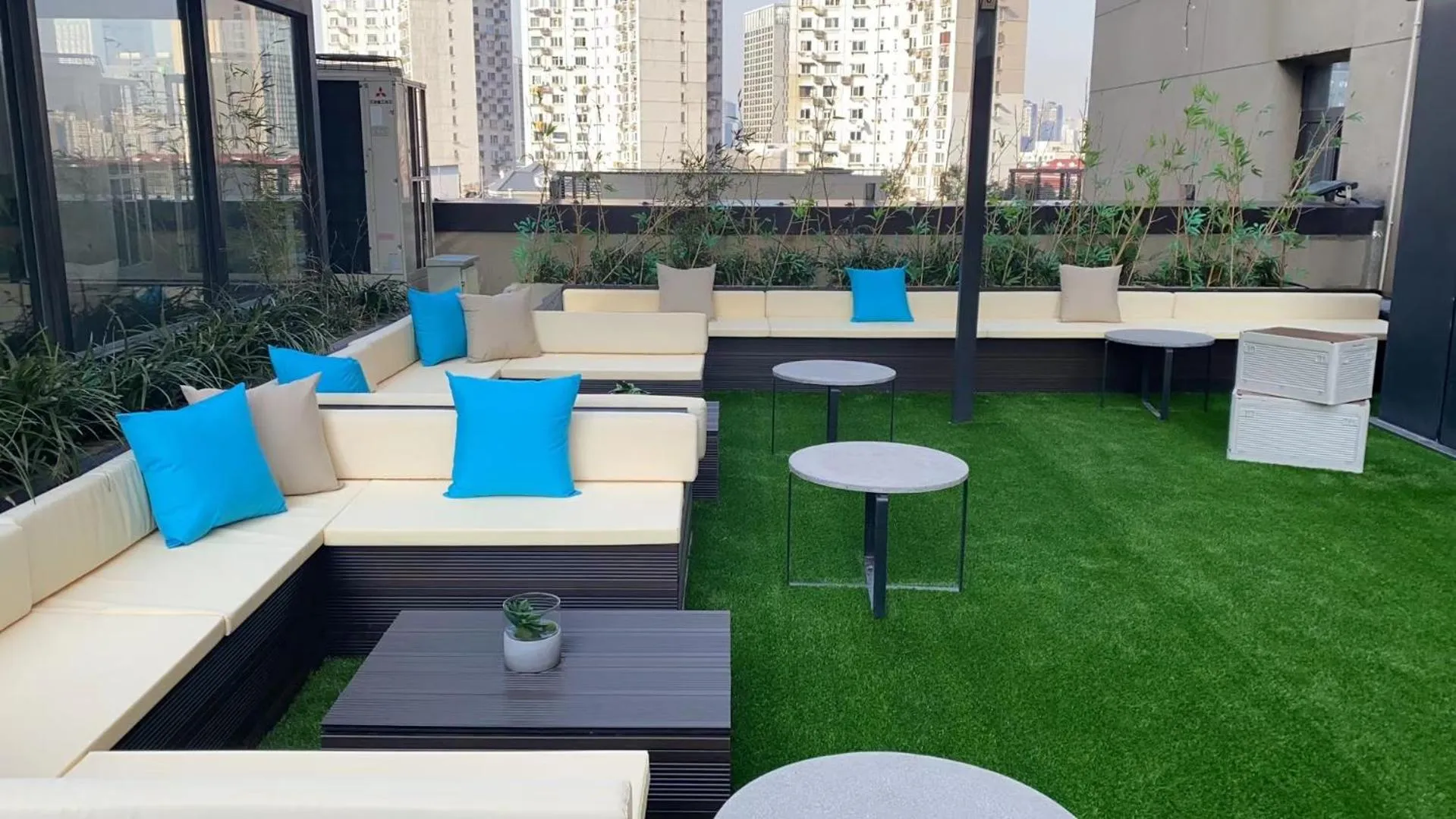 Garden in base-PUSAN Serviced Apartment - In room Washing Machine with Dryer function & Kitchen & Free 24hrs Coffee & Close to Shanghai New International Expo Centre, Lujiazui & Subway nearby & English speaking & High speed free WiFi