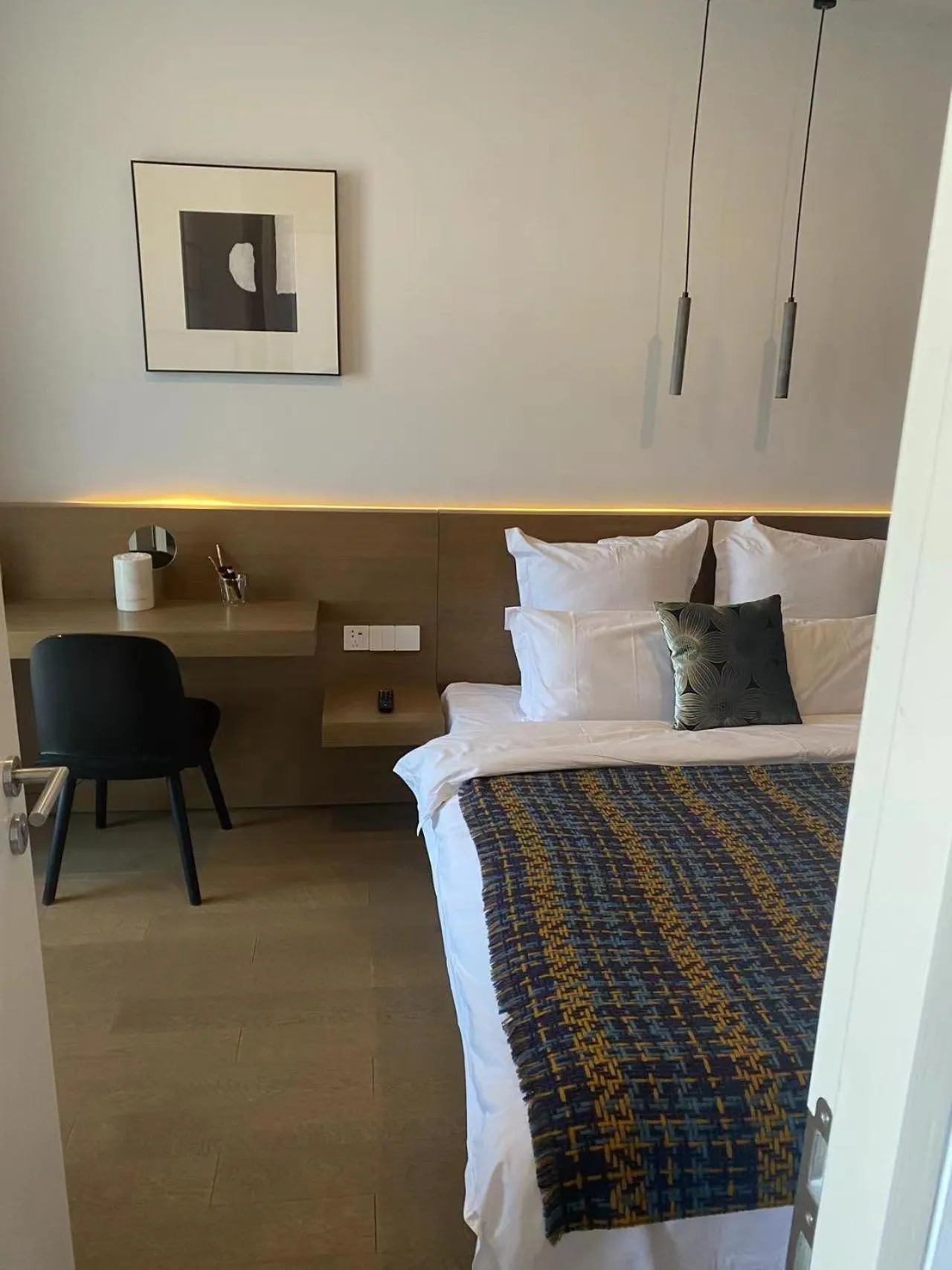 Bedroom, Bed in base-PUSAN Serviced Apartment - In room Washing Machine with Dryer function & Kitchen & Free 24hrs Coffee & Close to Shanghai New International Expo Centre, Lujiazui & Subway nearby & English speaking & High speed free WiFi