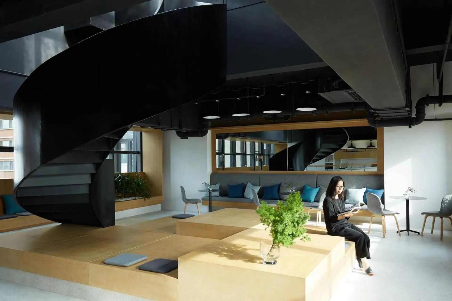 Communal lounge/ TV room in base-PUSAN Serviced Apartment - In room Washing Machine with Dryer function & Kitchen & Free 24hrs Coffee & Close to Shanghai New International Expo Centre, Lujiazui & Subway nearby & English speaking & High speed free WiFi