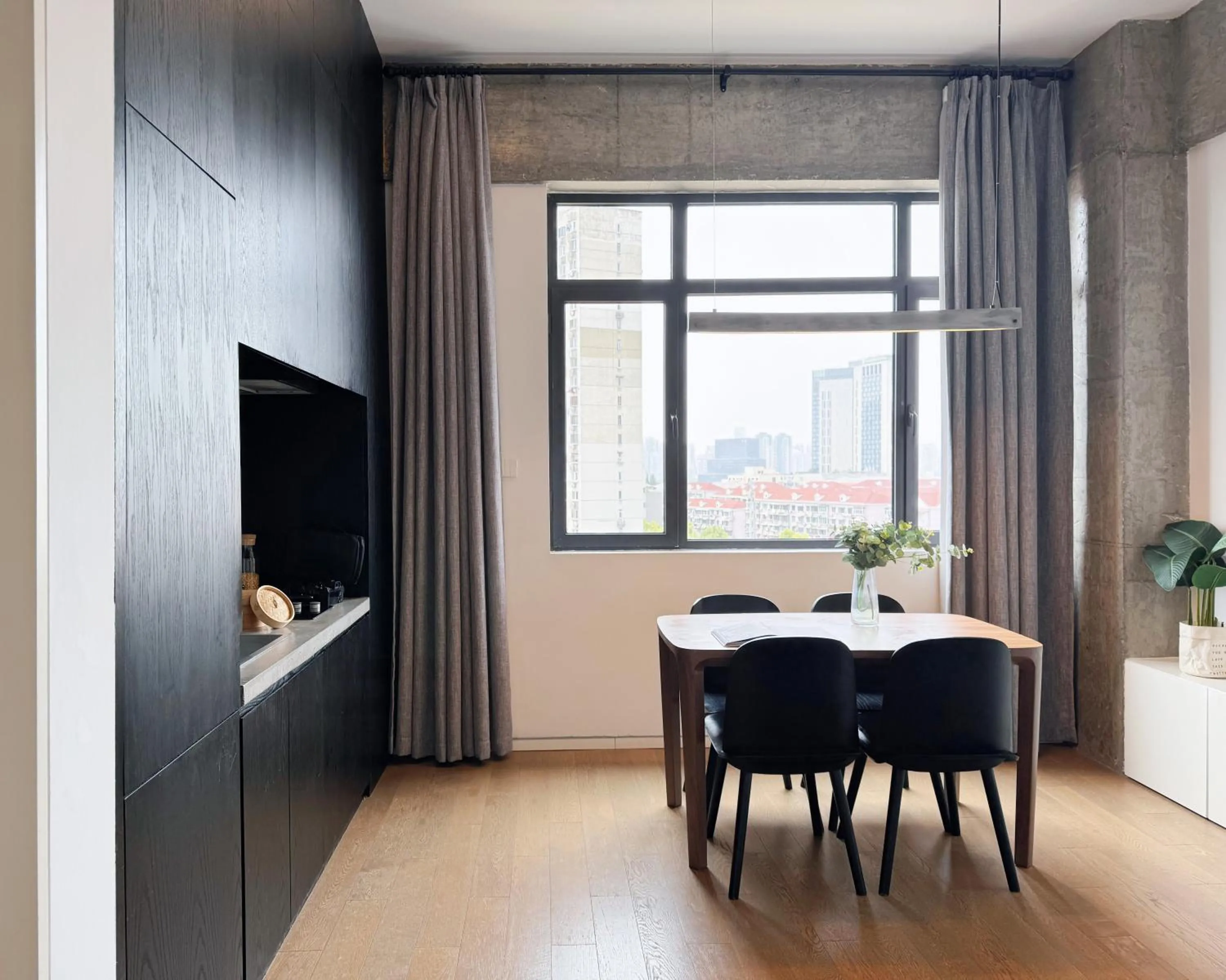 Kitchen or kitchenette in base-PUSAN Serviced Apartment - In room Washing Machine with Dryer function & Kitchen & Free 24hrs Coffee & Close to Shanghai New International Expo Centre, Lujiazui & Subway nearby & English speaking & High speed free WiFi