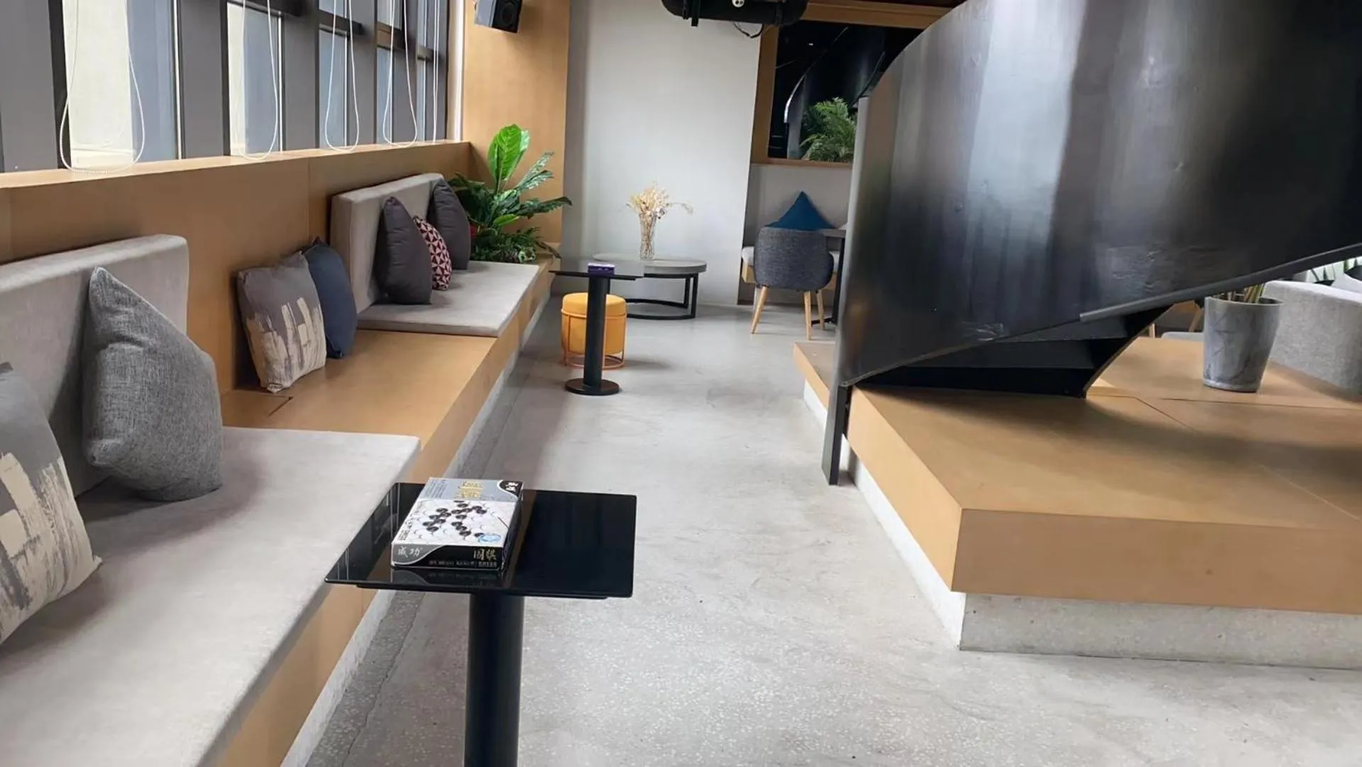 Communal lounge/ TV room in base-PUSAN Serviced Apartment - In room Washing Machine with Dryer function & Kitchen & Free 24hrs Coffee & Close to Shanghai New International Expo Centre, Lujiazui & Subway nearby & English speaking & High speed free WiFi