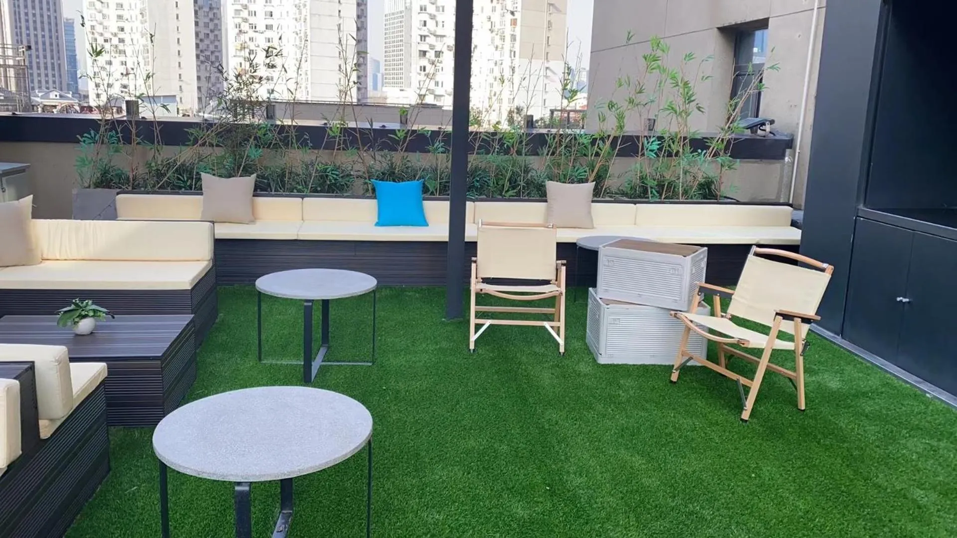 Garden in base-PUSAN Serviced Apartment - In room Washing Machine with Dryer function & Kitchen & Free 24hrs Coffee & Close to Shanghai New International Expo Centre, Lujiazui & Subway nearby & English speaking & High speed free WiFi