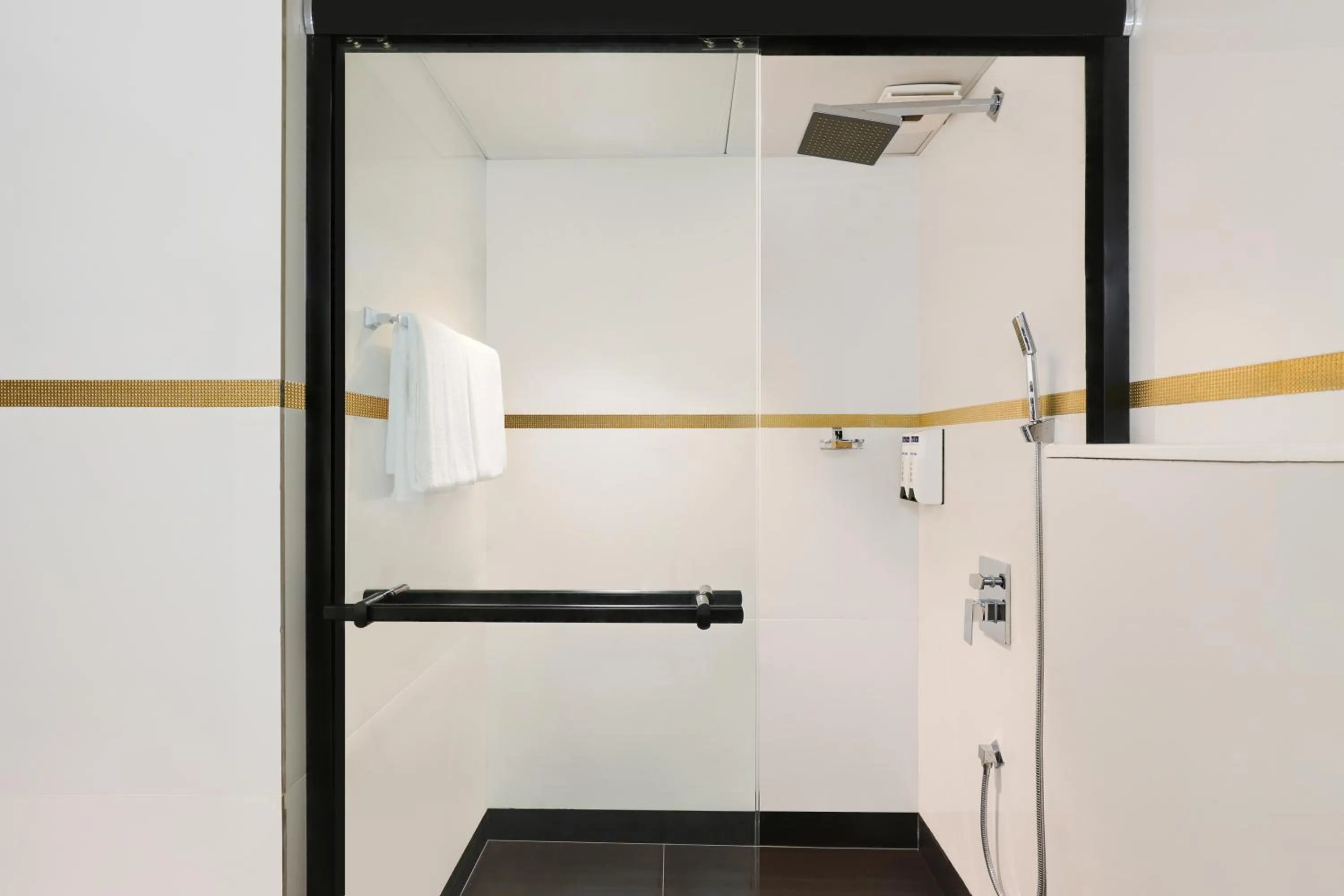 Bathroom in Keys Prima By Lemon Tree Hotels, Thekkady