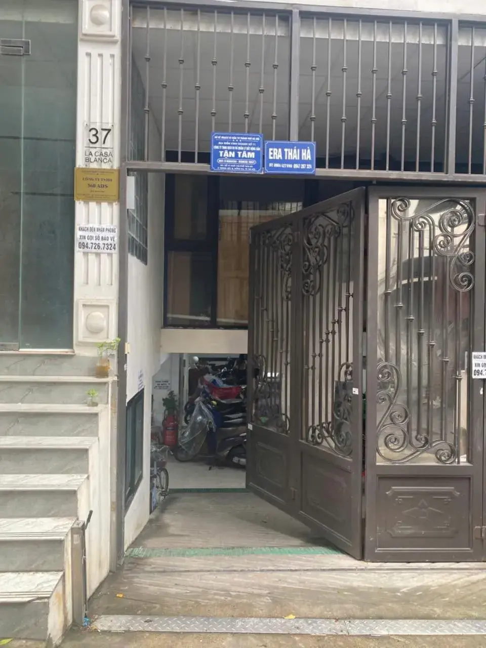 Facade/entrance in Era Apartment Thai Ha Facade/entrance in Era Apartment Thai Ha