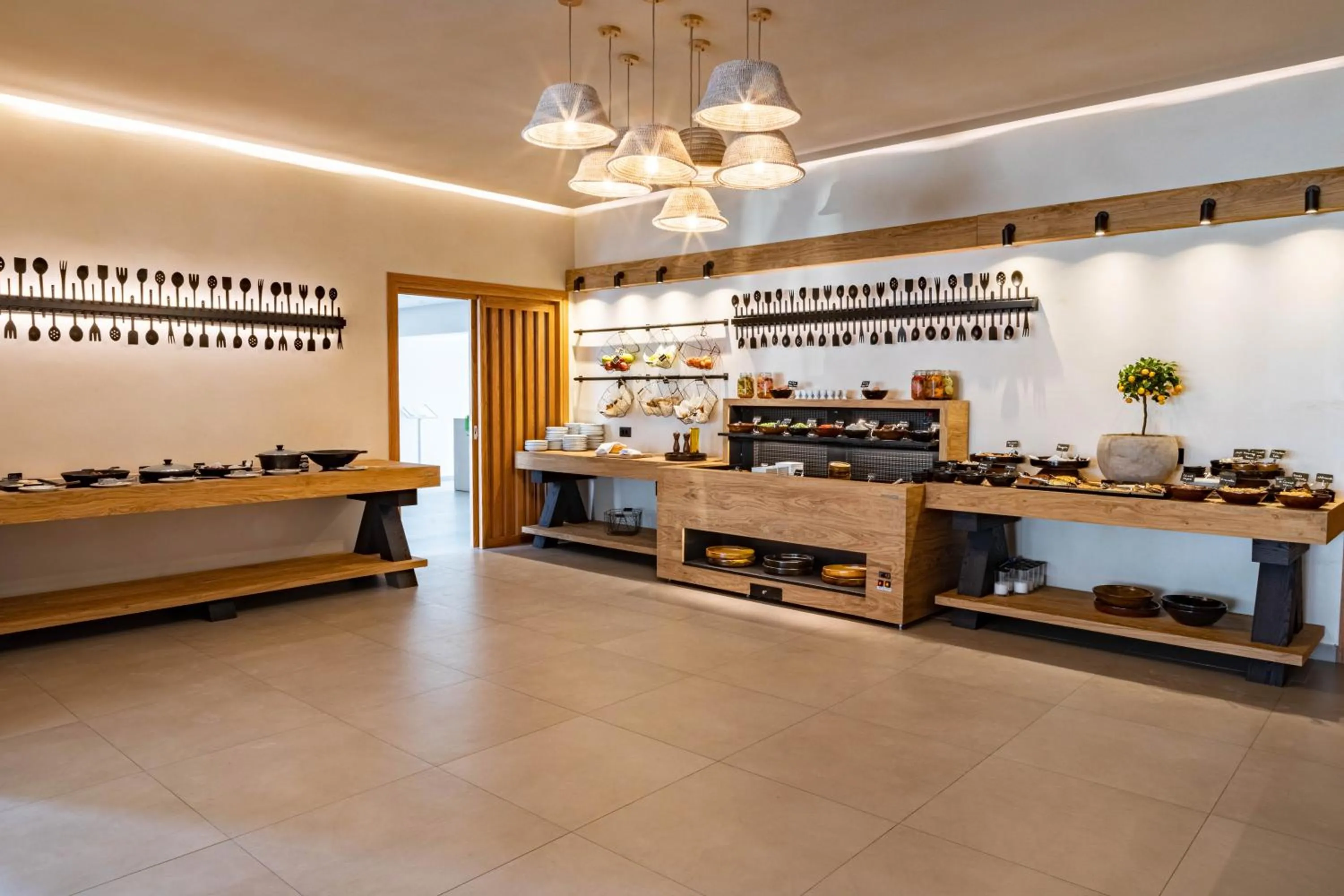 Restaurant/places to eat in Aeolos Resort