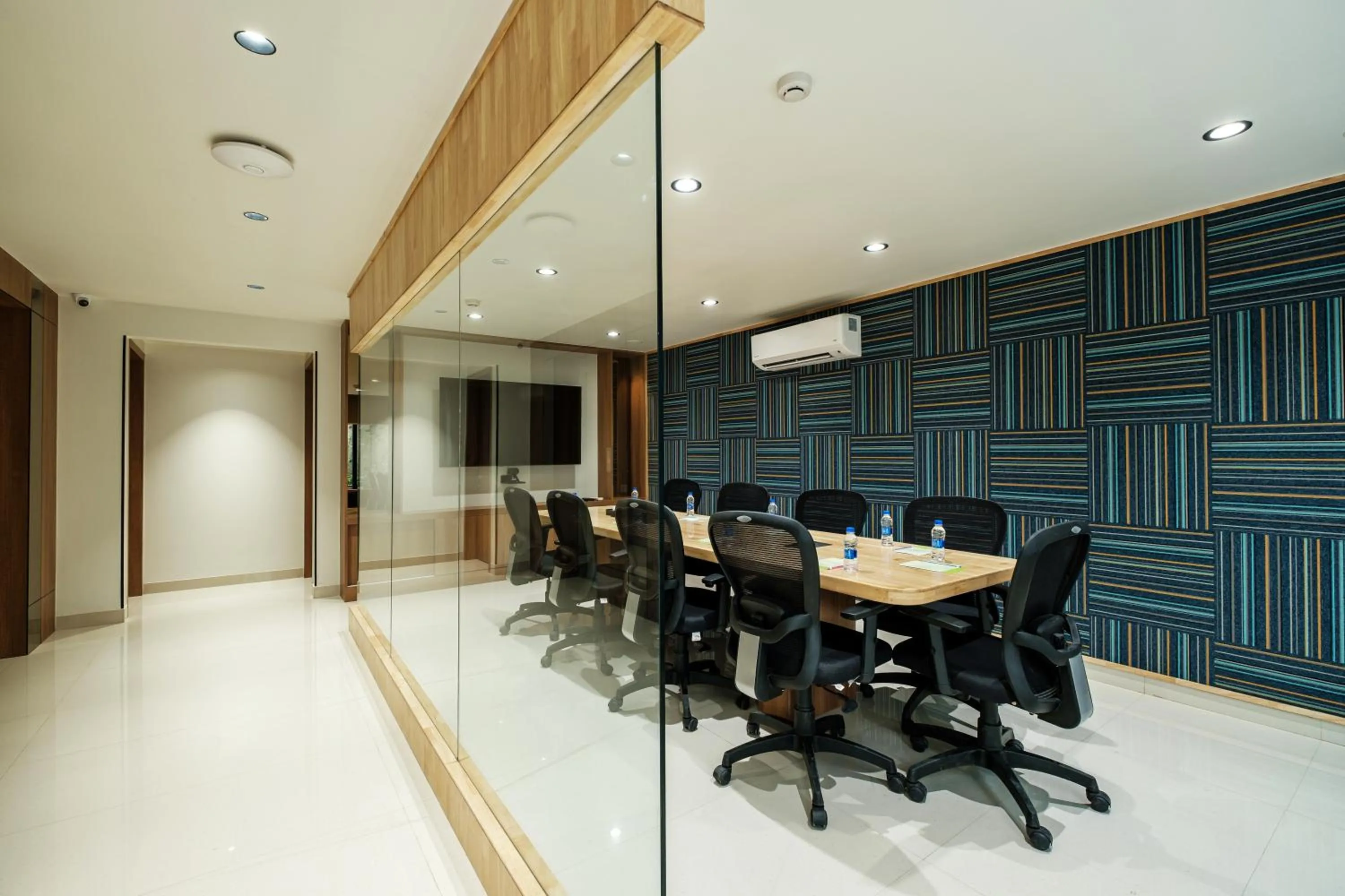 Meeting/conference room in Indie Stays Jaipur
