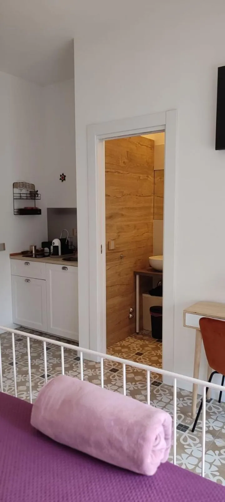 Photo of the whole room, Bed in Edahouse