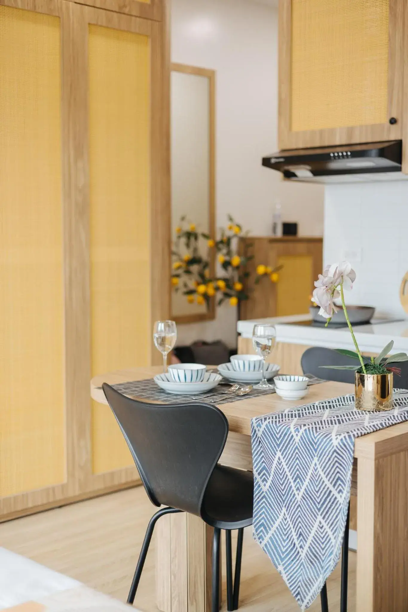 kitchen in Myrcella Urban Studio kitchen in Myrcella Urban Studio