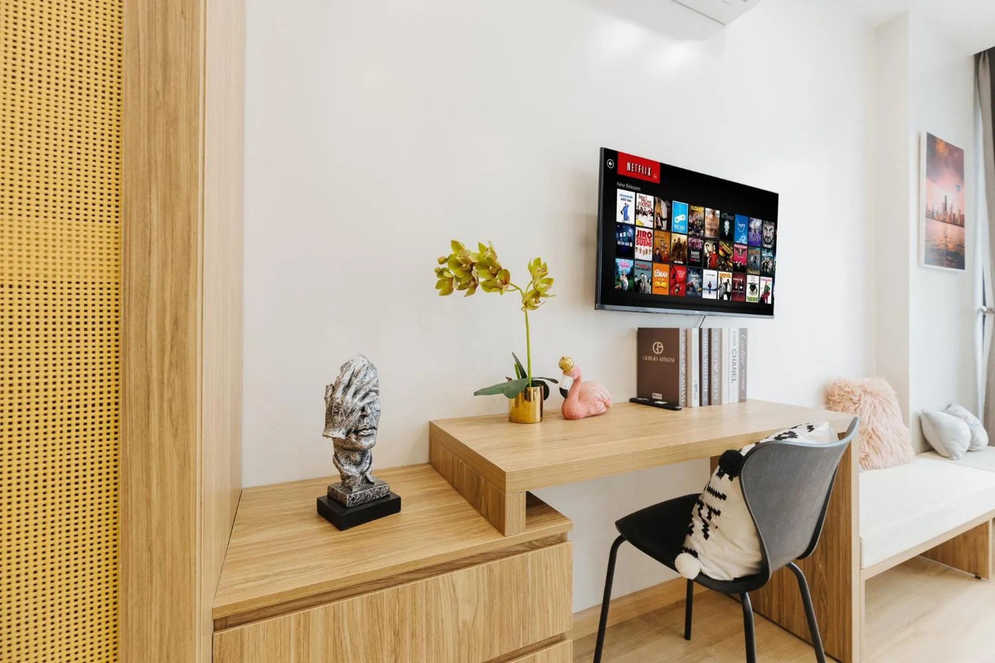 TV and multimedia in Myrcella Urban Studio