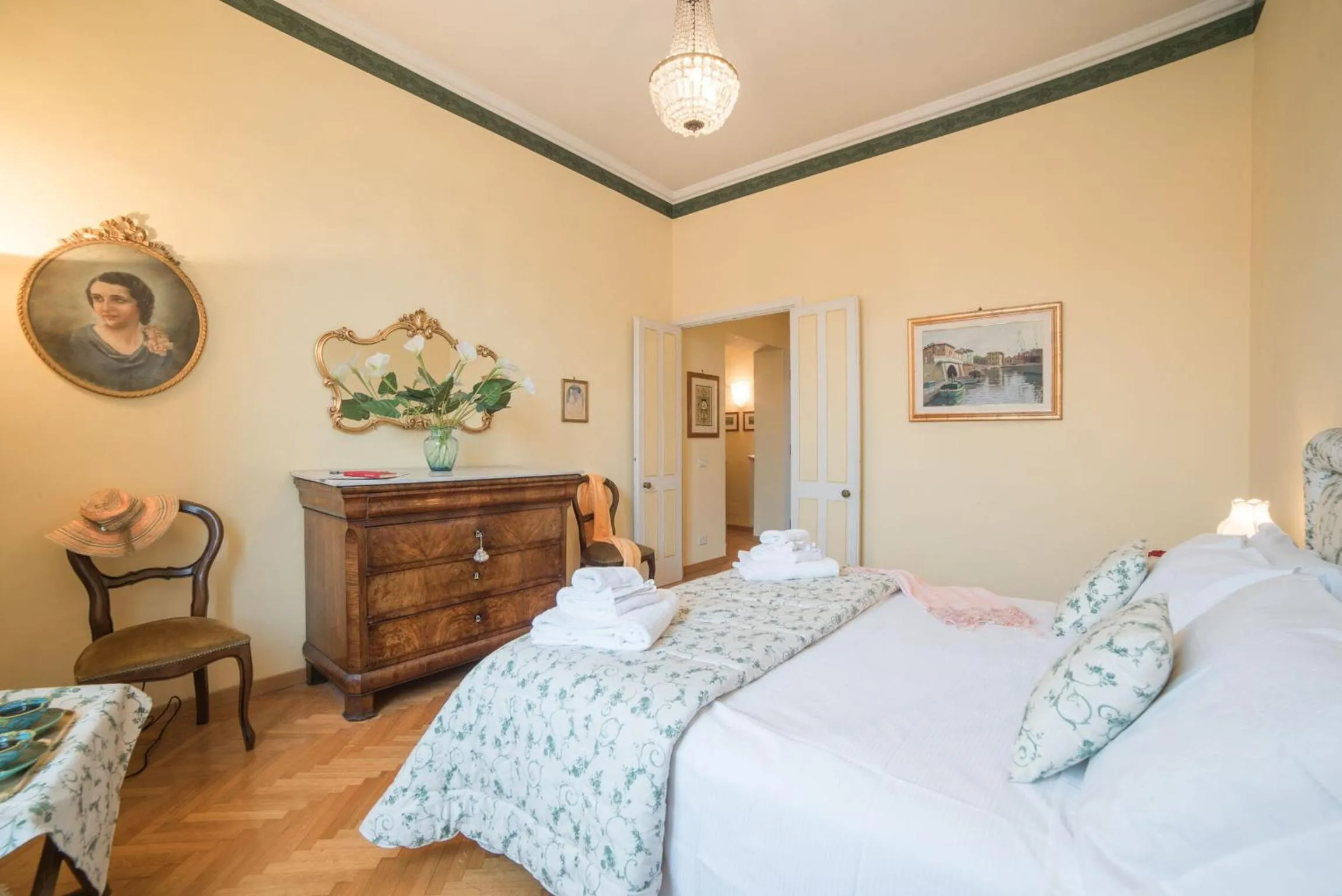 Bed in Italian Experience-Duomo Suite