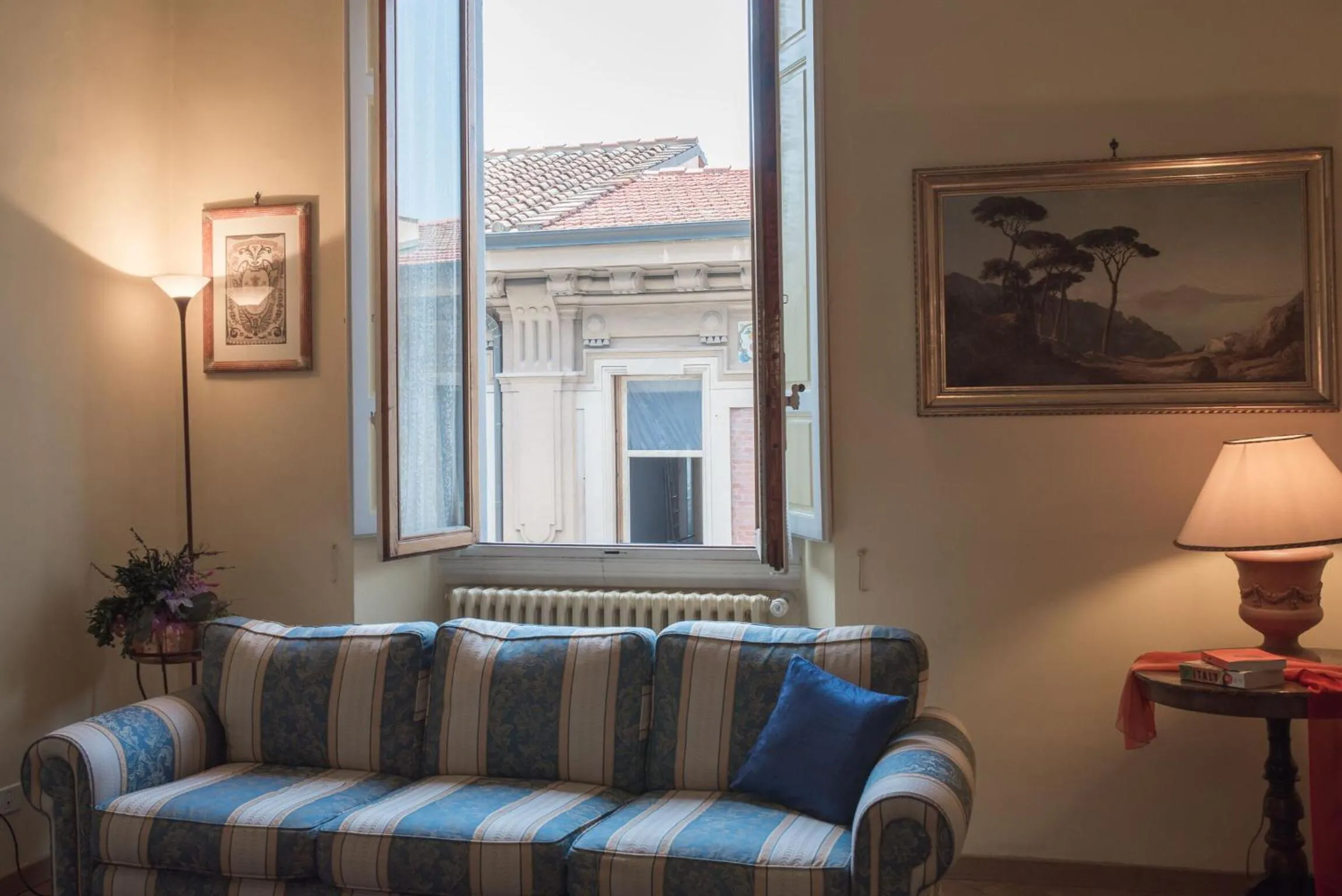 Living room in Italian Experience-Duomo Suite