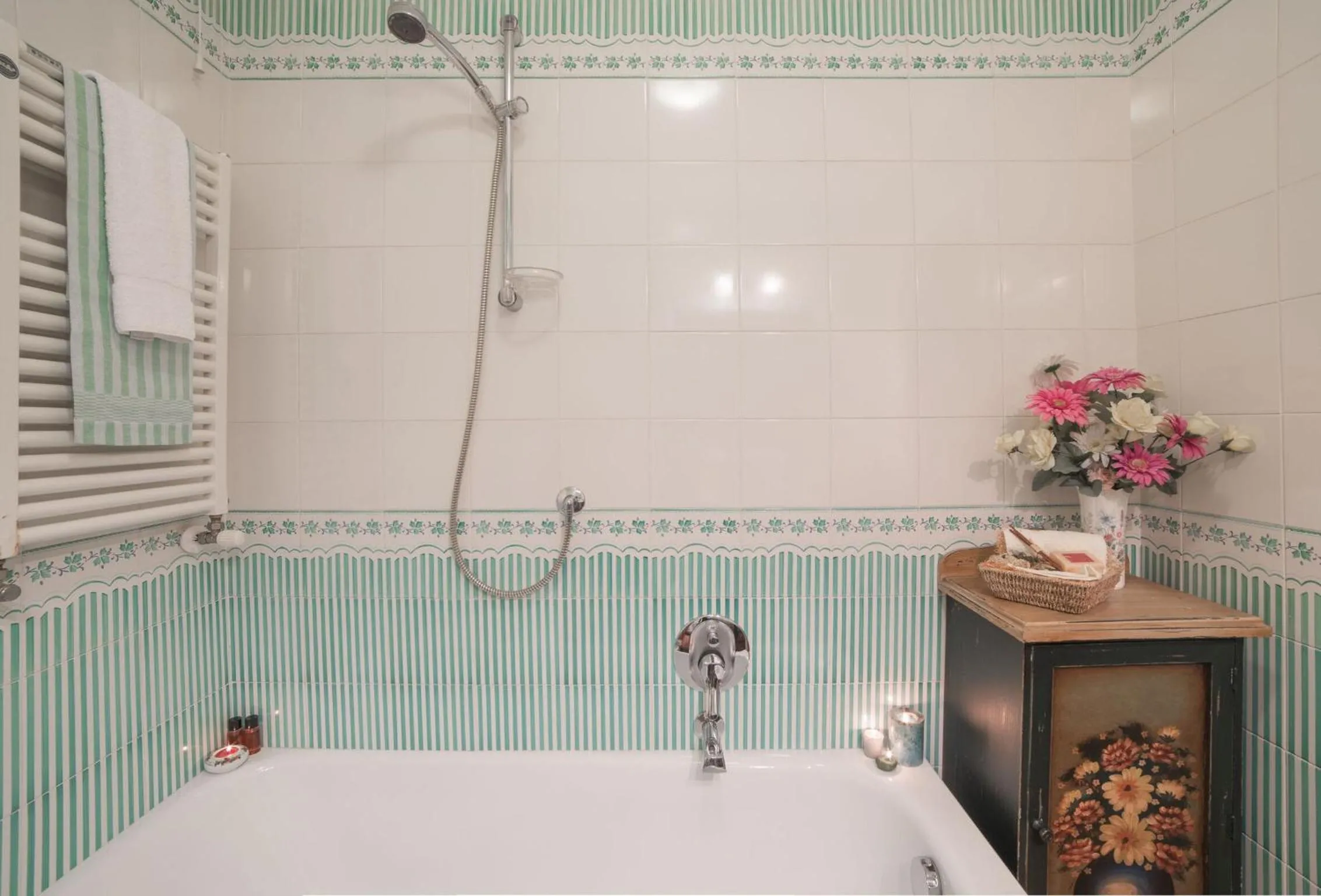 Shower in Italian Experience-Duomo Suite
