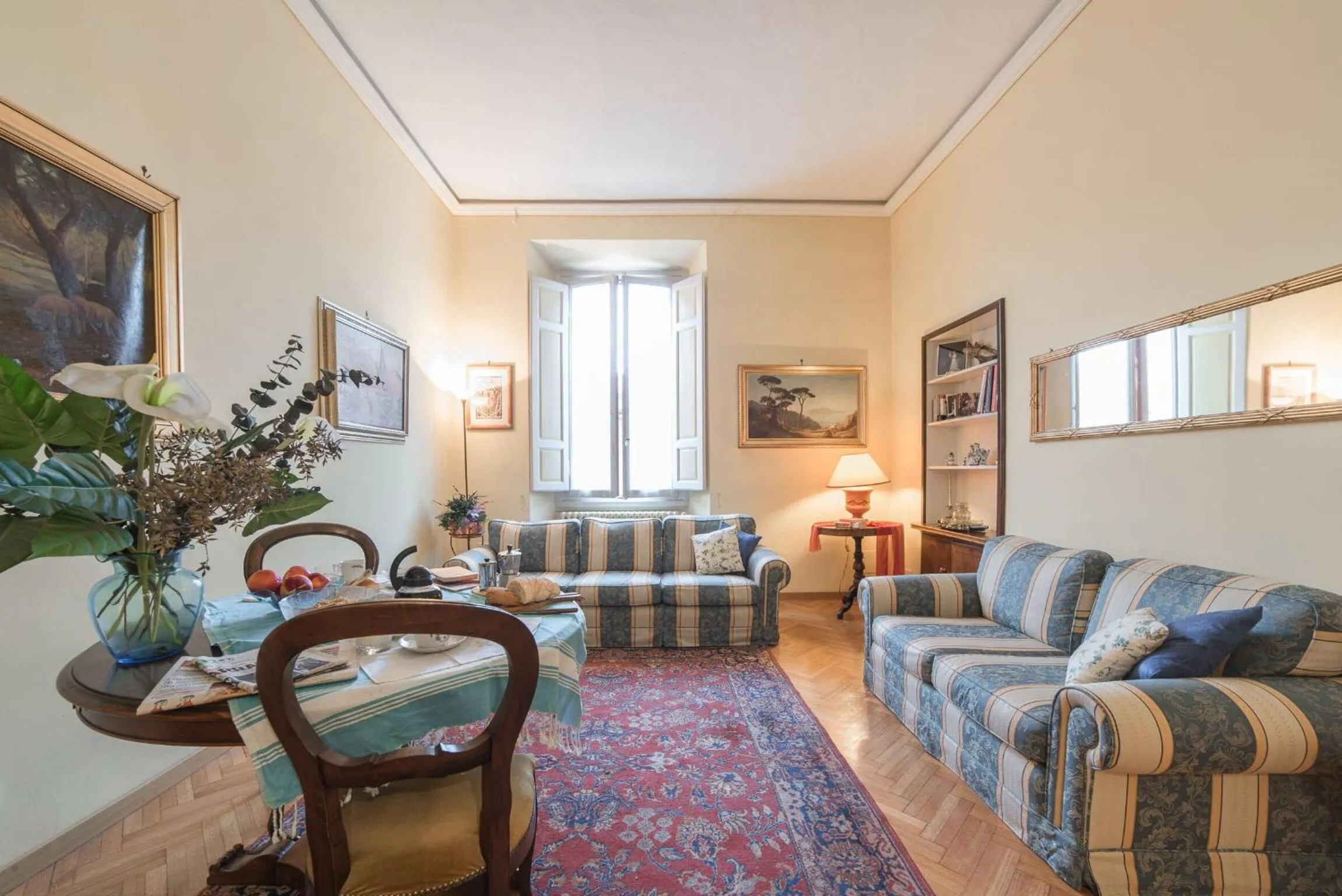 Living room in Italian Experience-Duomo Suite