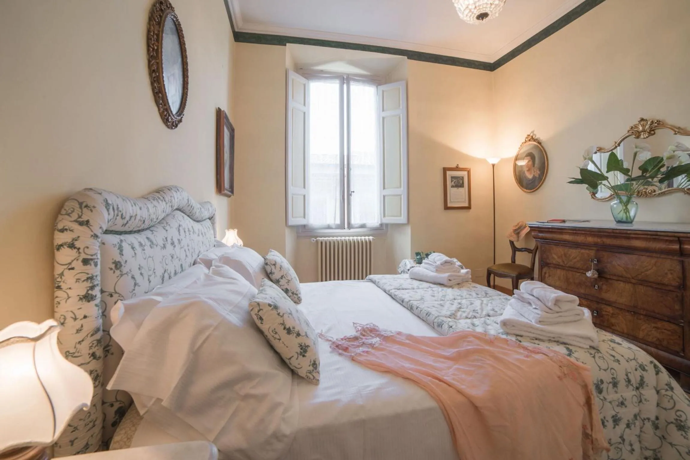 Bed in Italian Experience-Duomo Suite