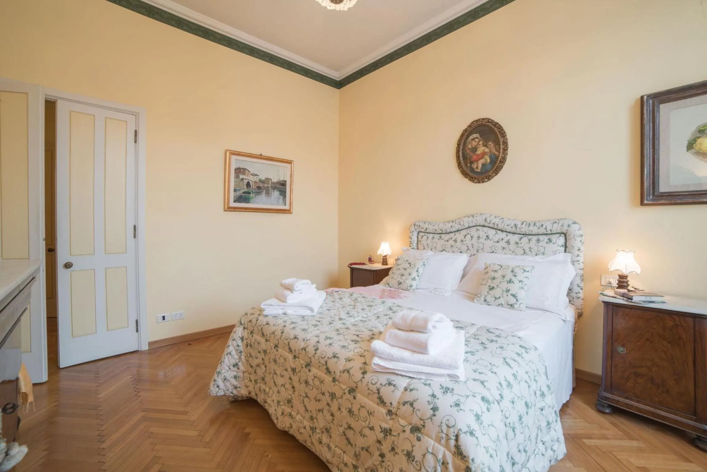 Bed in Italian Experience-Duomo Suite