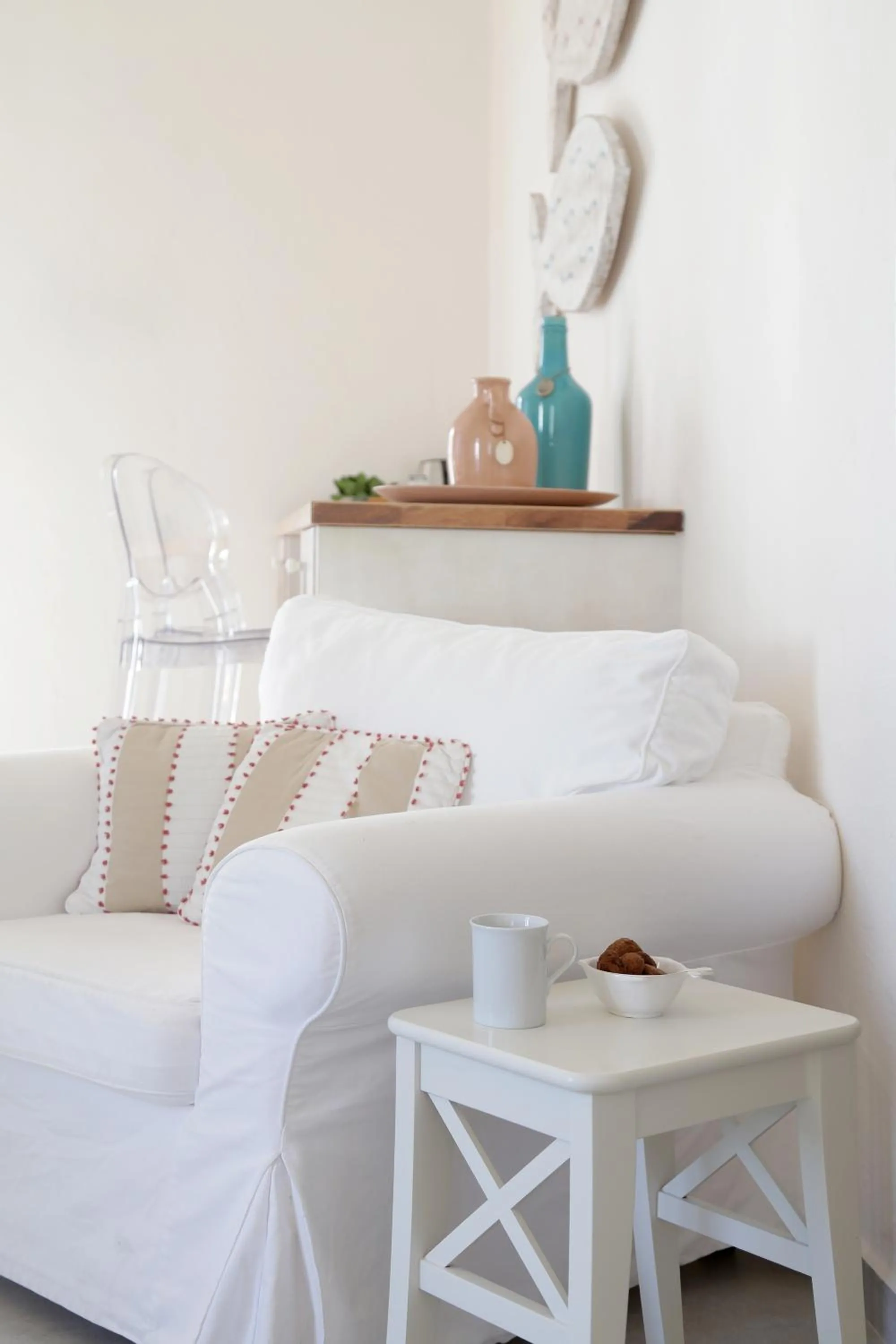 Living room, Bed in Skopelos Village Hotel