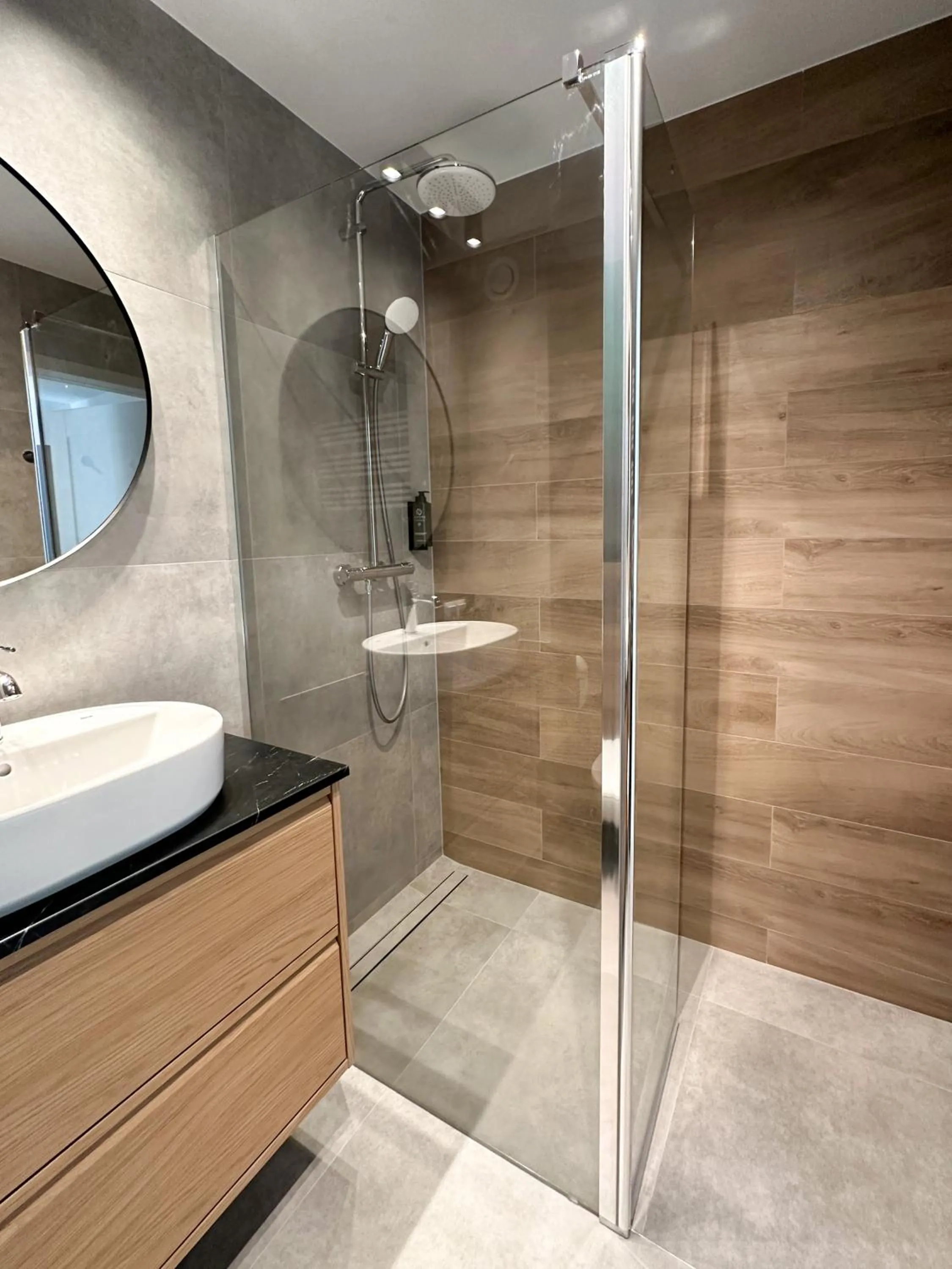 Shower in Aparthotel Weissa 7