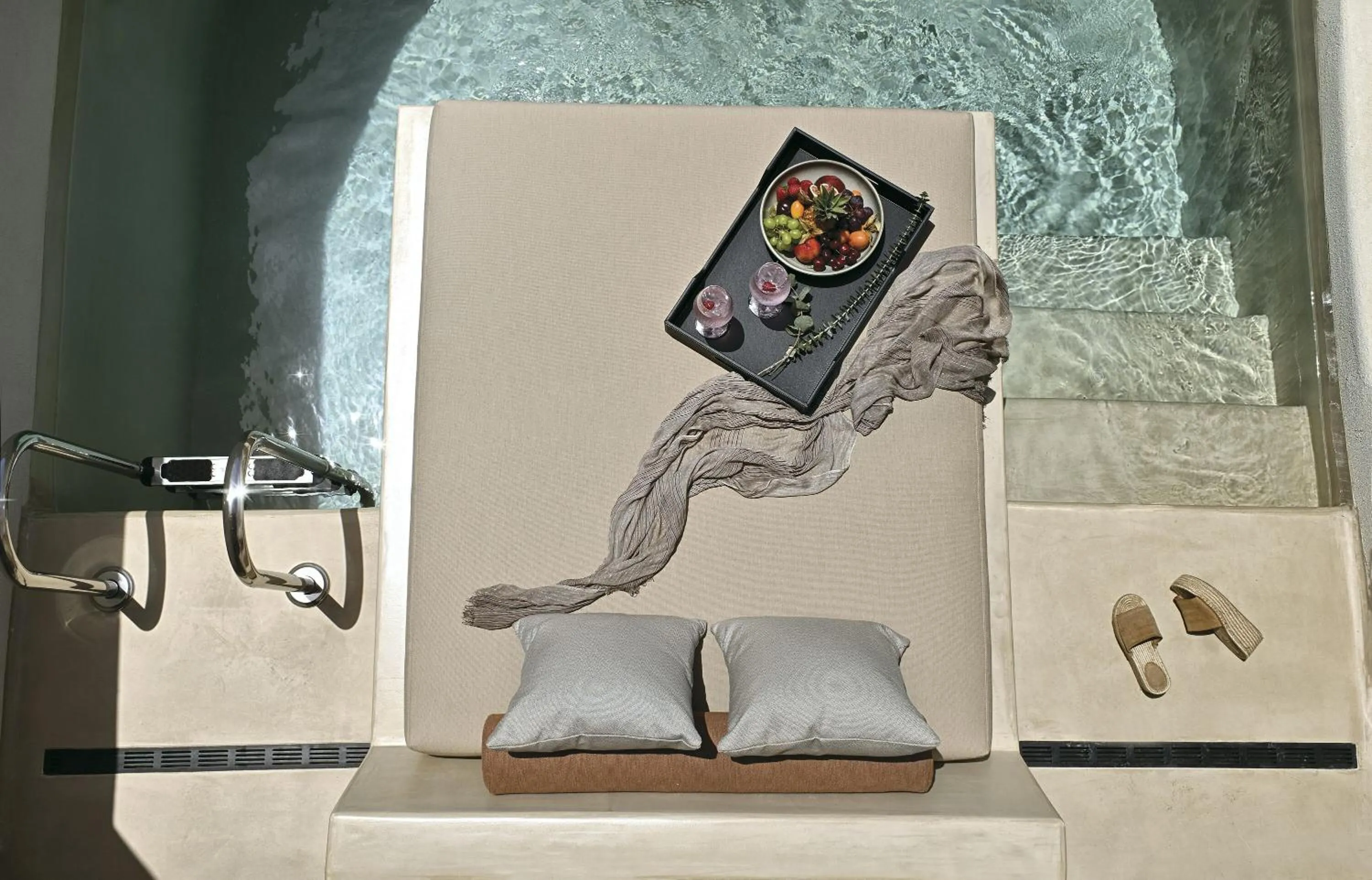 Patio in Domes Noruz Mykonos