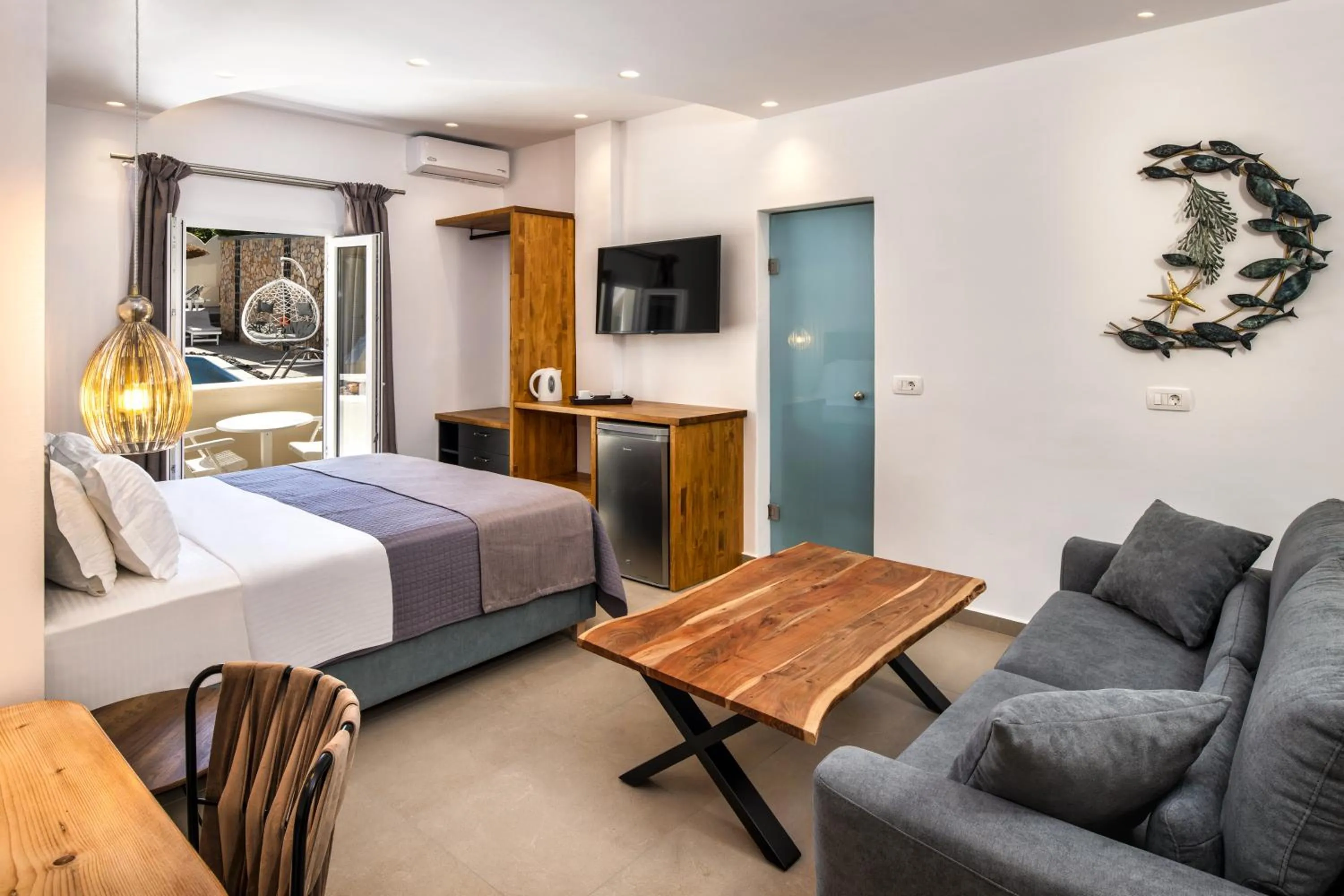 Photo of the whole room, Bed in Alizea Villas & Suites