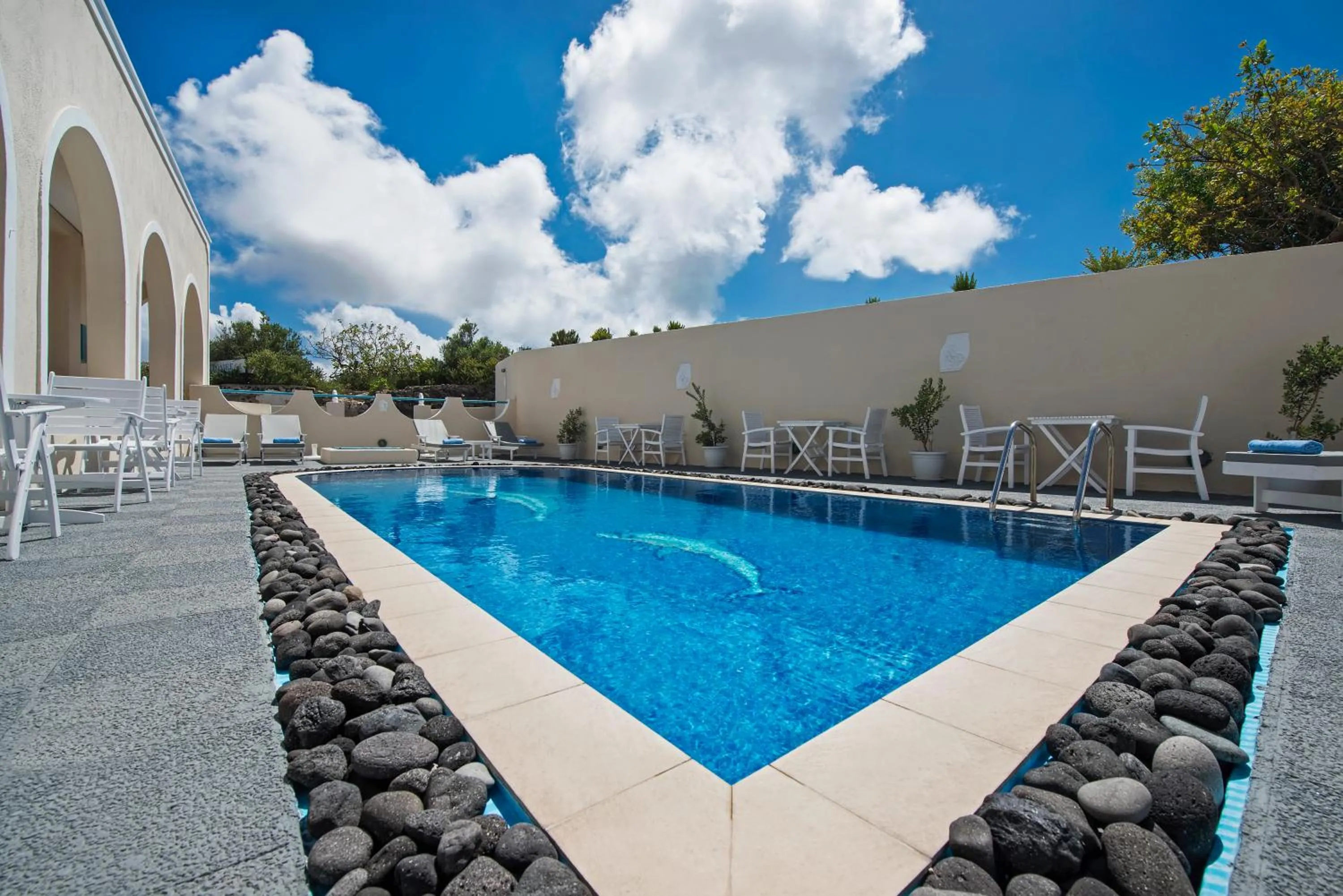 Swimming pool in Alizea Villas & Suites