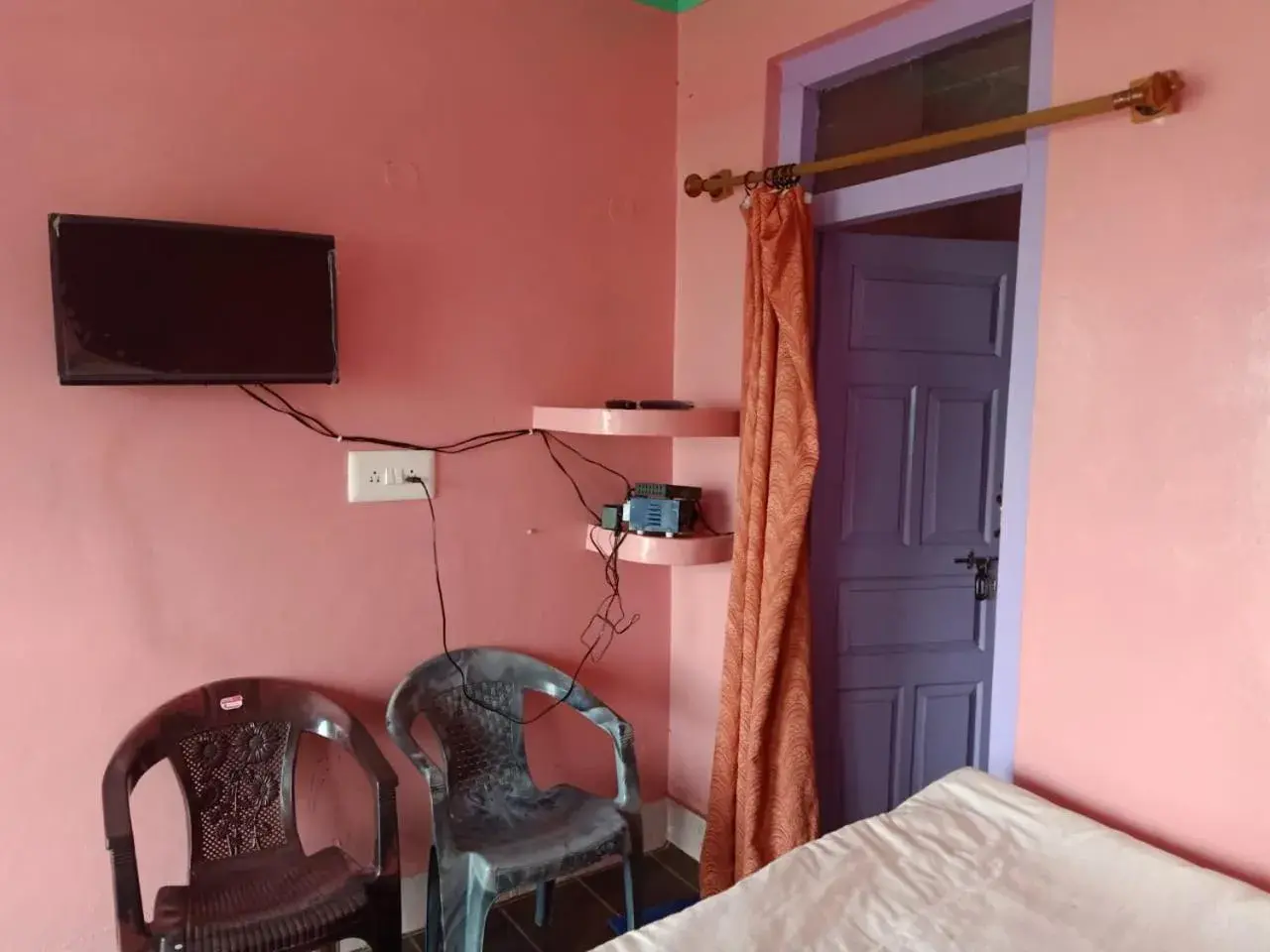 Bed in Brahma Kamal Bed in Brahma Kamal