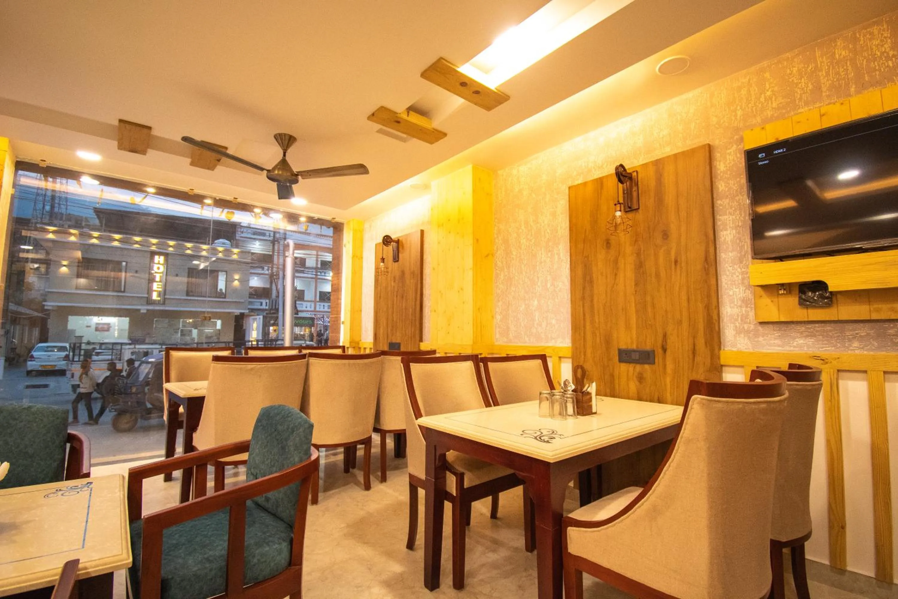 Restaurant/places to eat in Holy Shivana Boutique Hotel Rishikesh