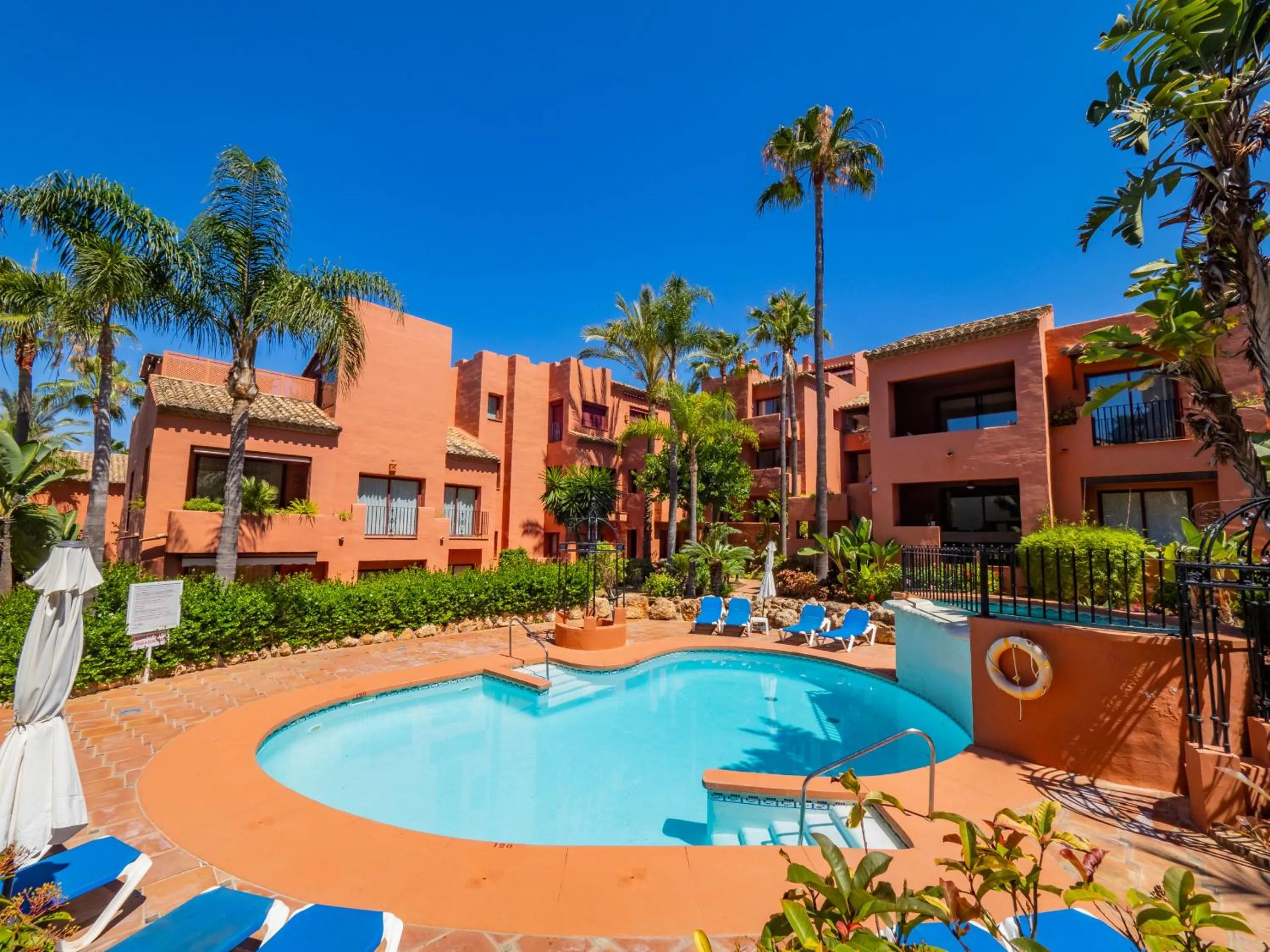 Cubo's Beach & Parking Jardines de Don Carlos