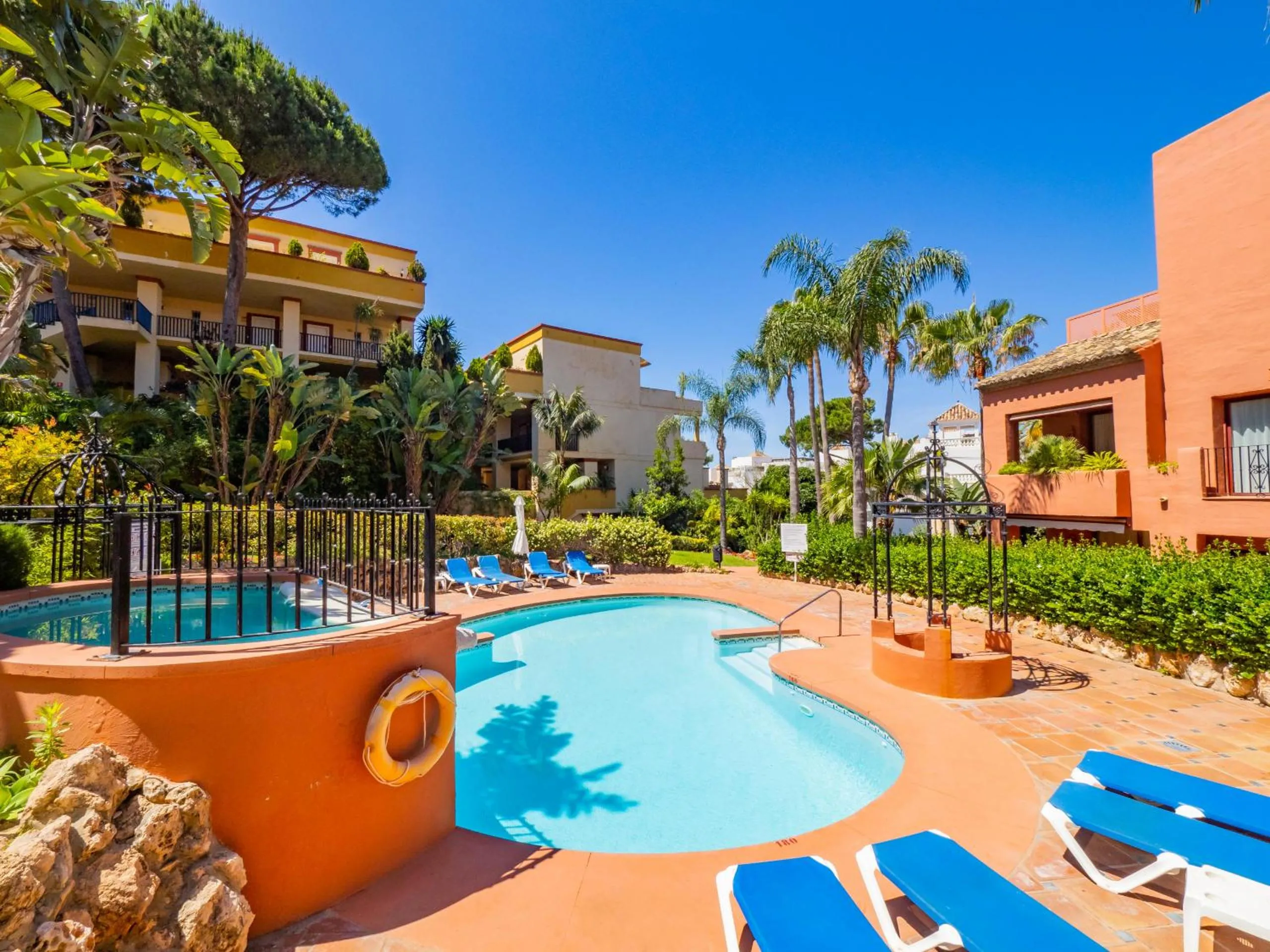 Cubo's Beach & Parking Jardines de Don Carlos