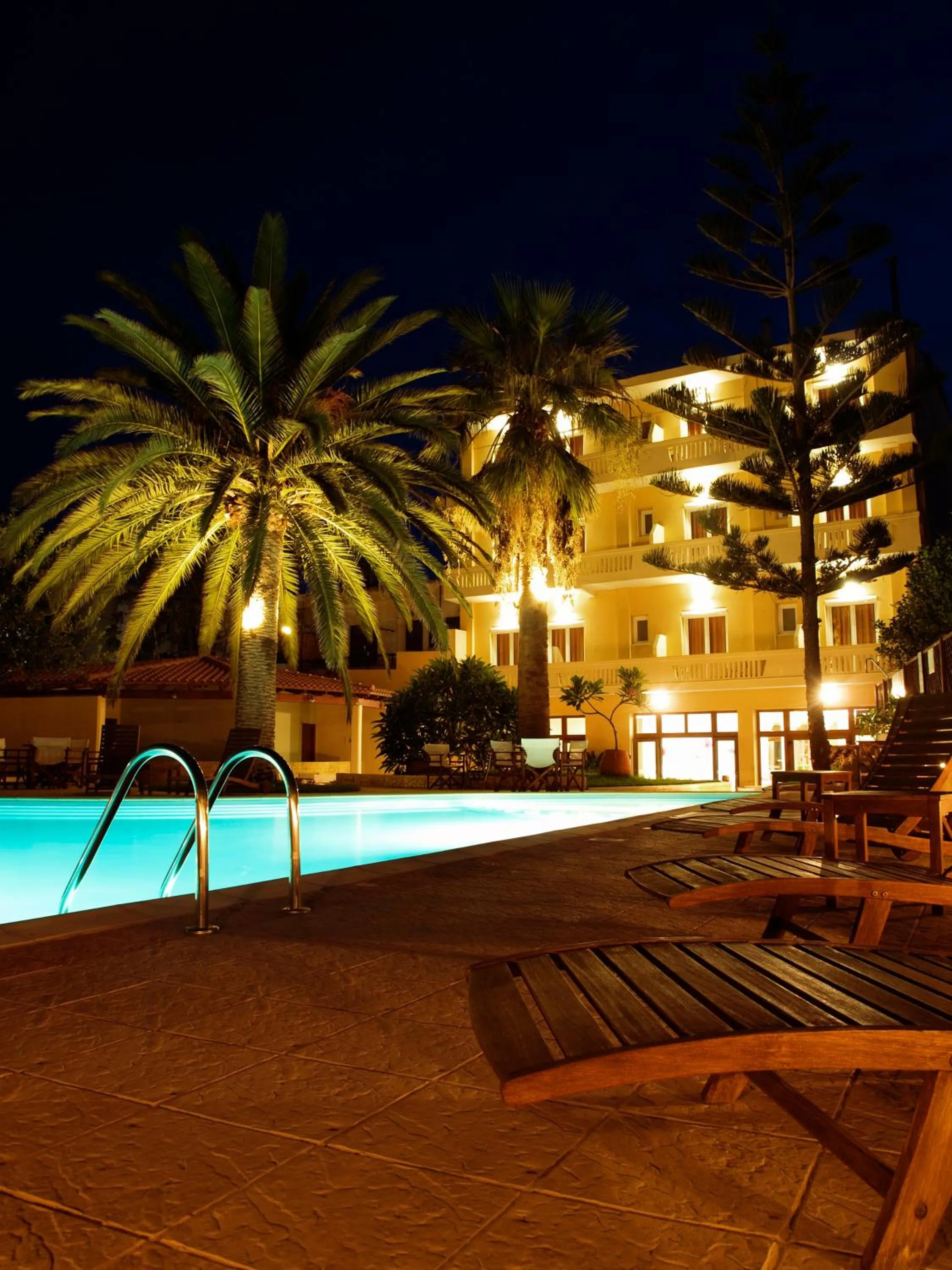 Swimming pool in Kissamos Hotel
