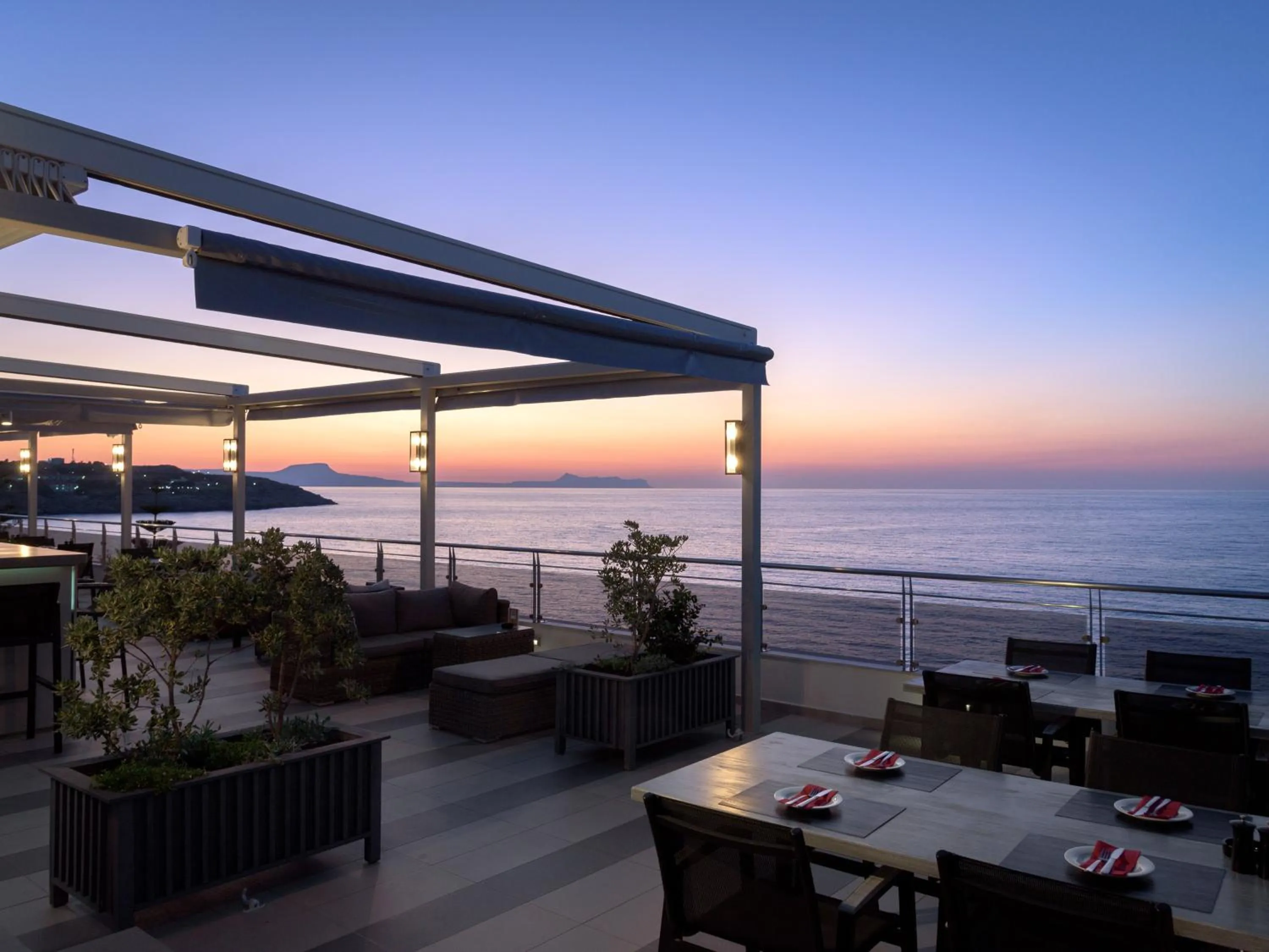 Restaurant/places to eat in Macaris Suites & Spa