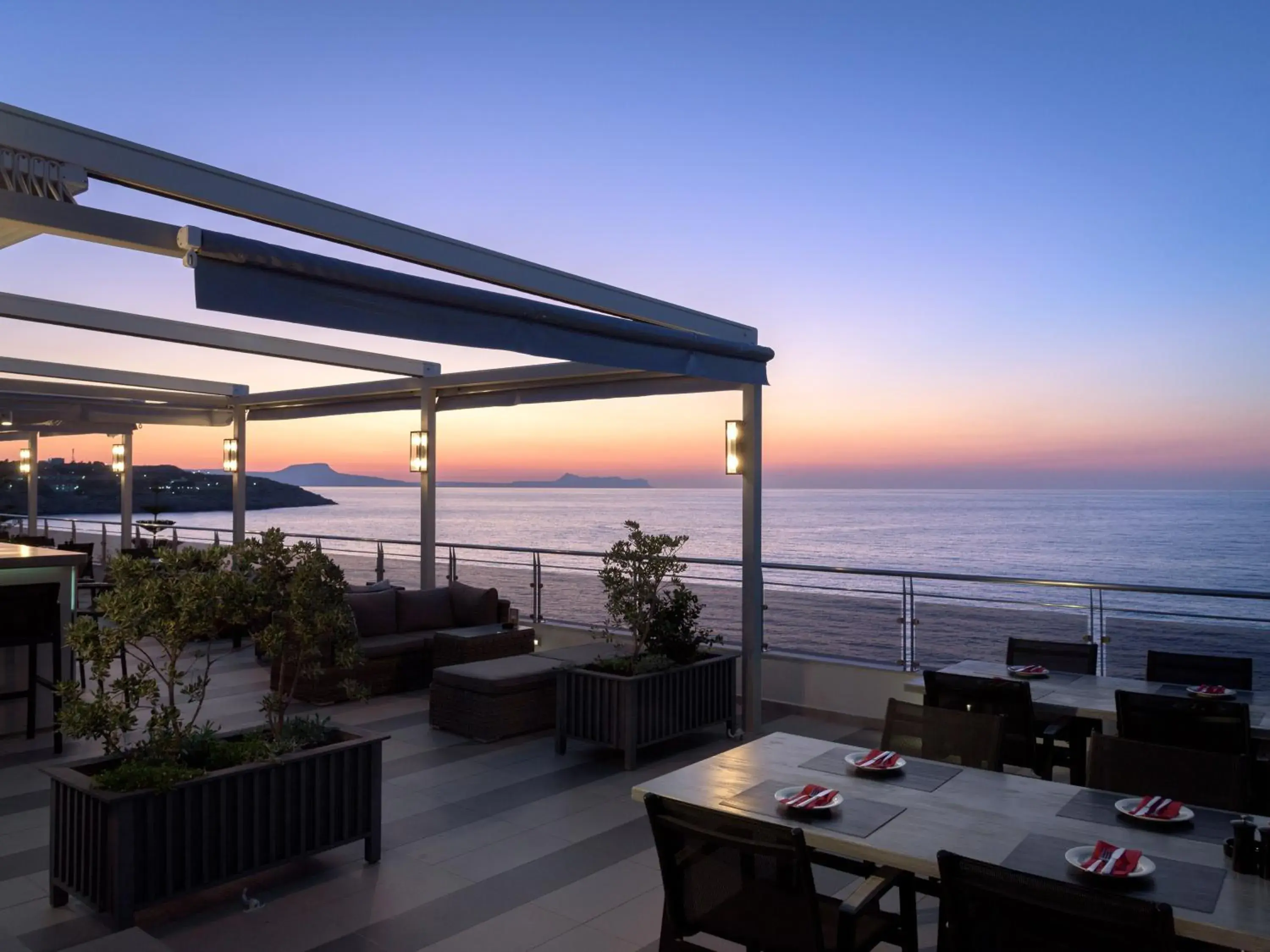 Restaurant/places to eat in Macaris Suites & Spa Restaurant/places to eat in Macaris Suites & Spa