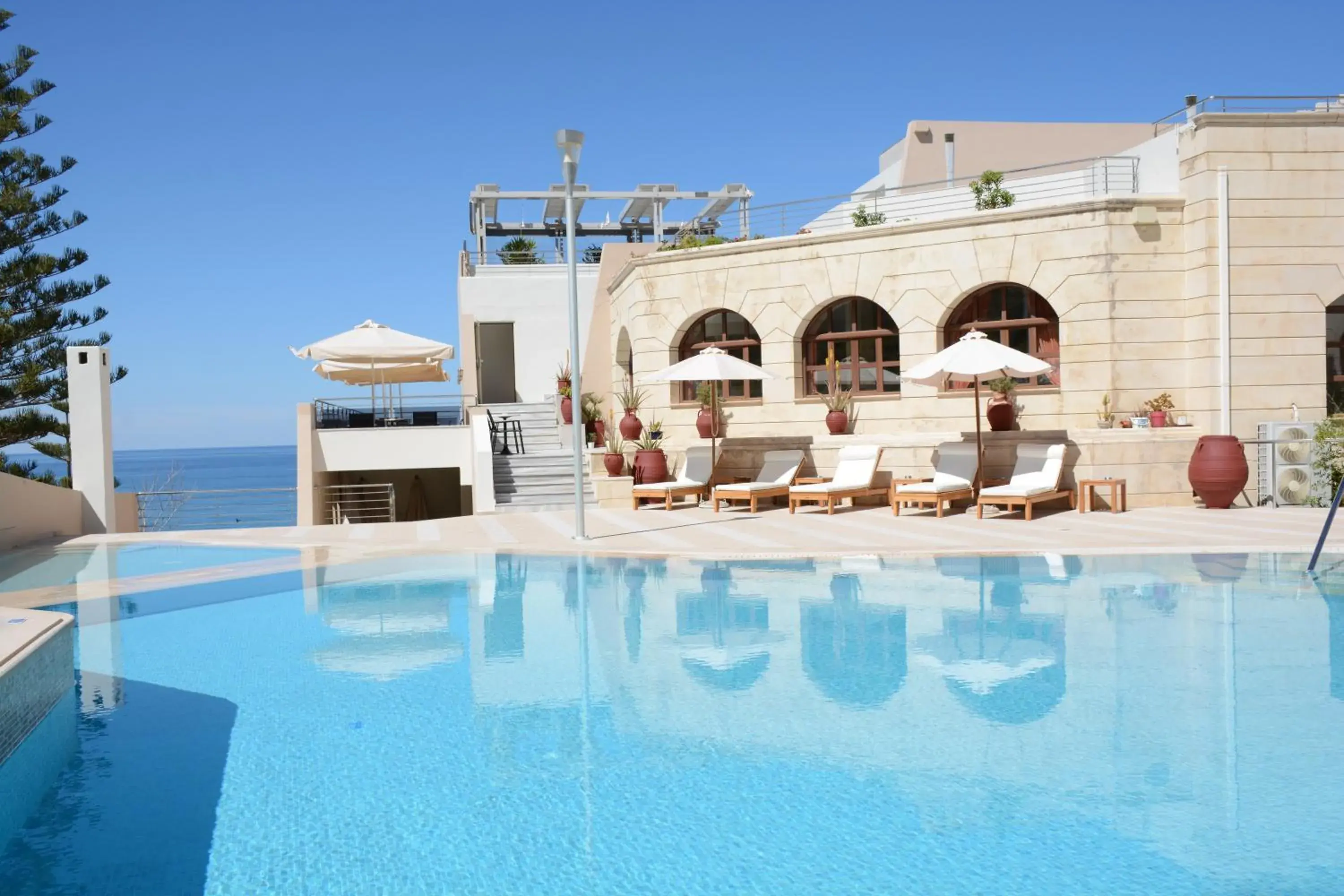 Swimming pool in Macaris Suites & Spa Swimming pool in Macaris Suites & Spa
