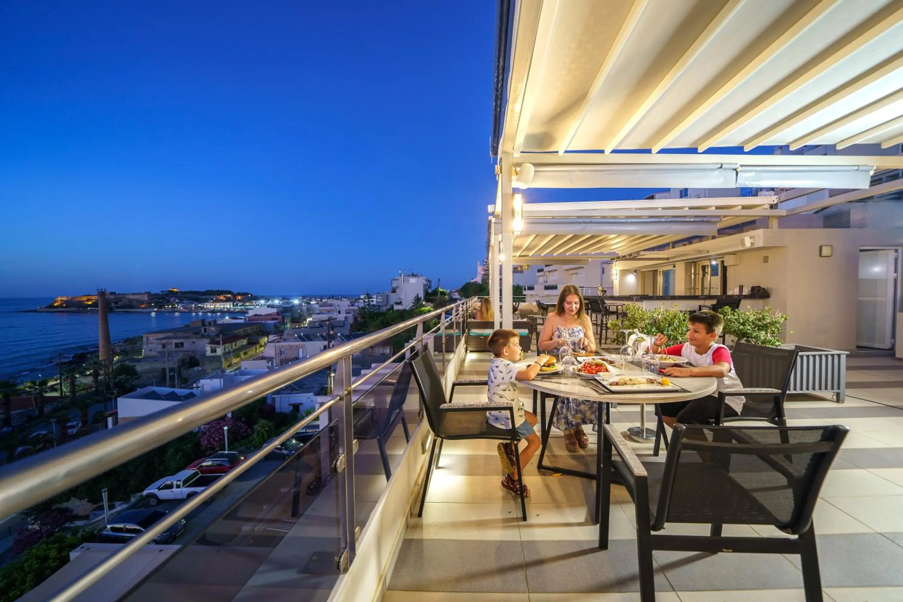 Restaurant/places to eat in Macaris Suites & Spa Restaurant/places to eat in Macaris Suites & Spa