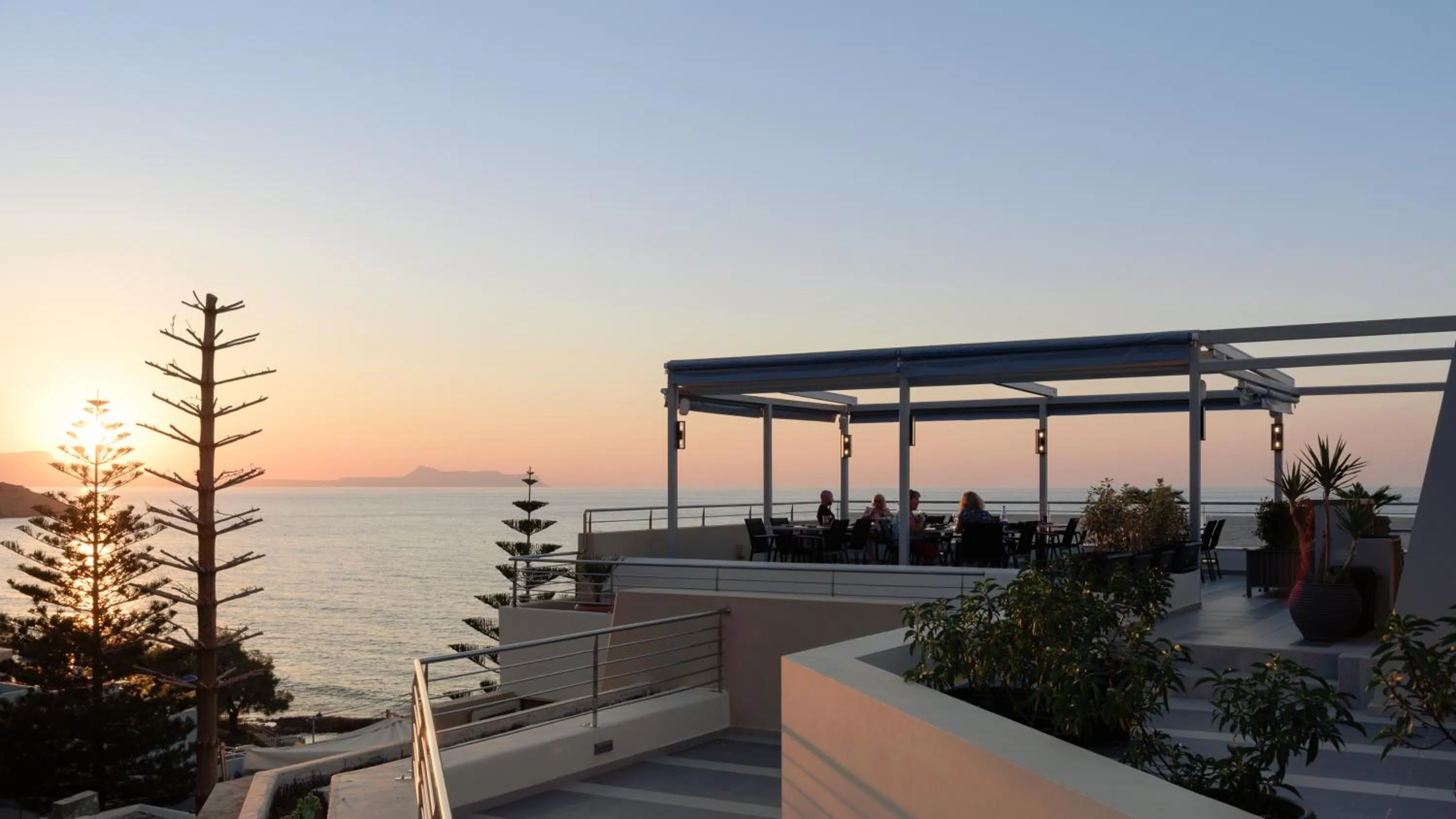 Restaurant/places to eat in Macaris Suites & Spa