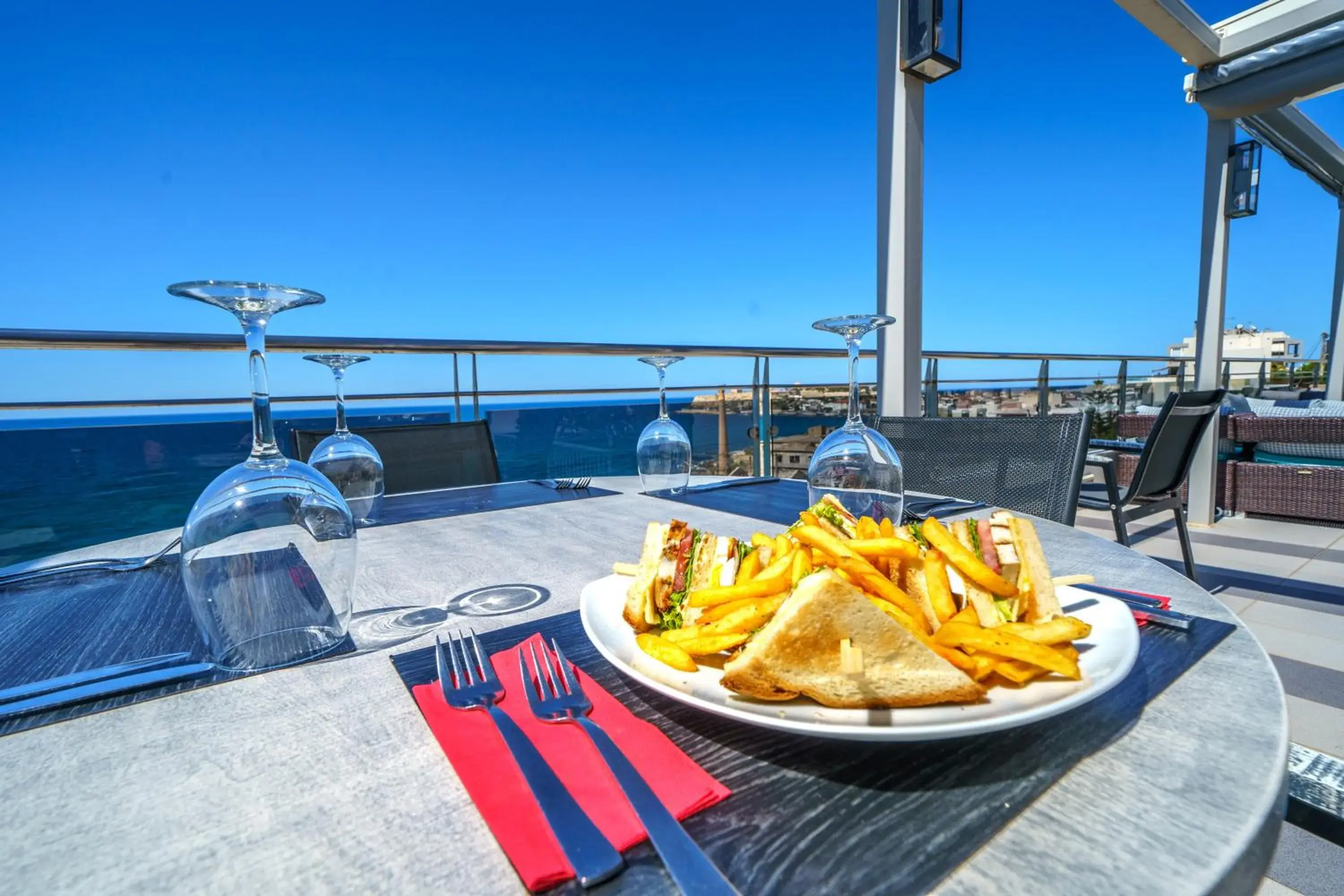 Restaurant/places to eat in Macaris Suites & Spa Restaurant/places to eat in Macaris Suites & Spa