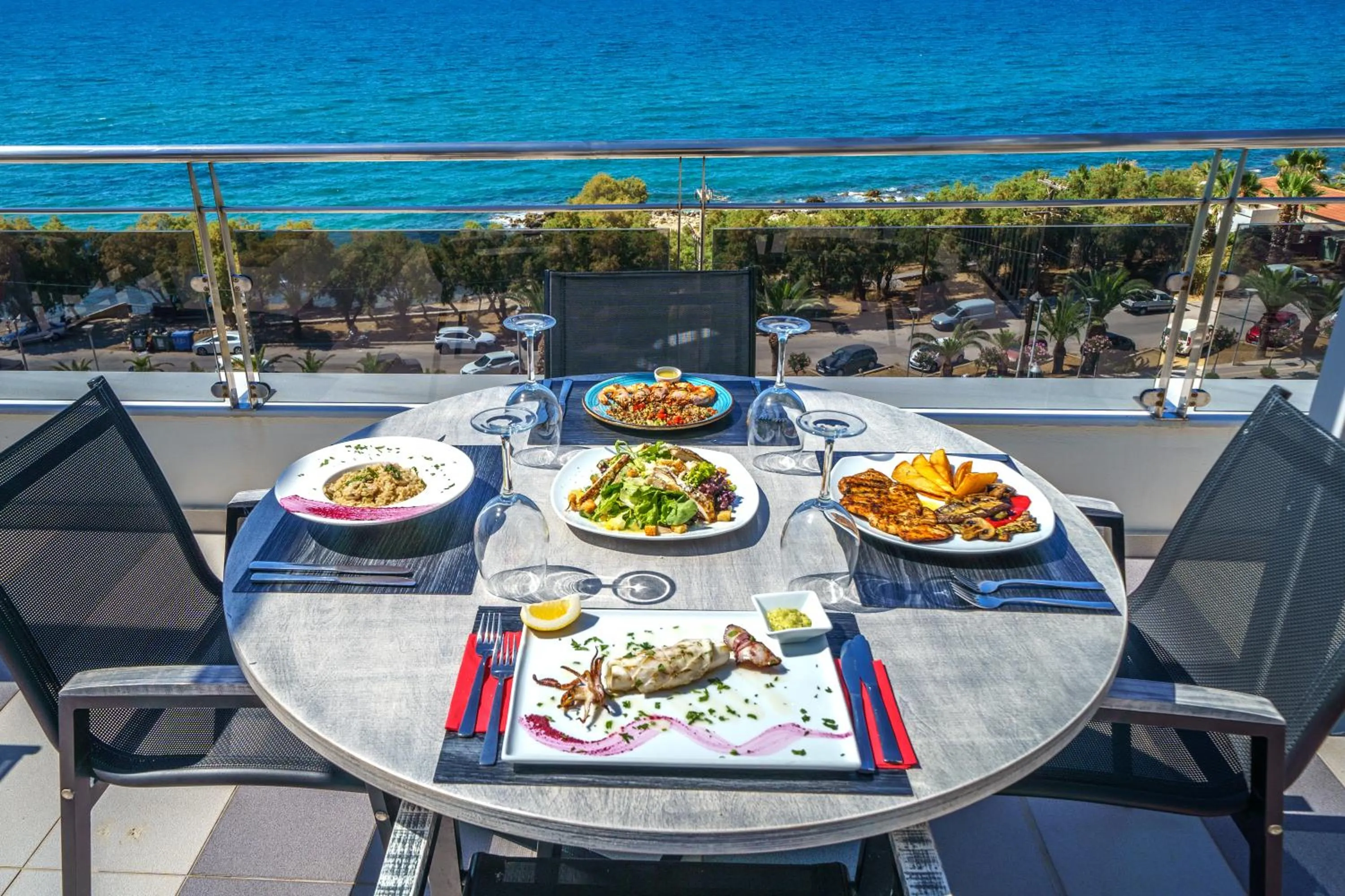 Restaurant/places to eat in Macaris Suites & Spa